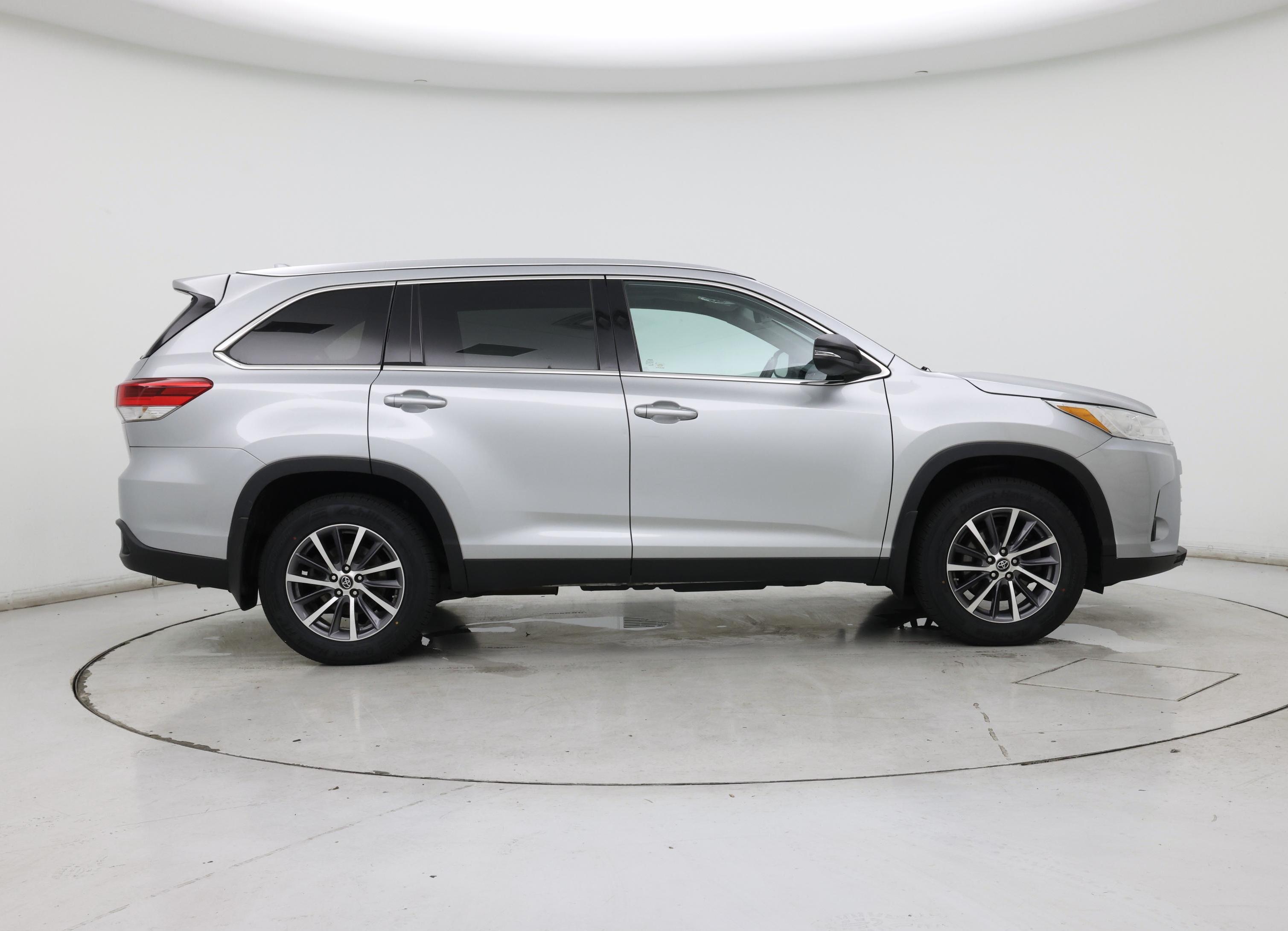 Thumbnail: 2019 Toyota Highlander - 7