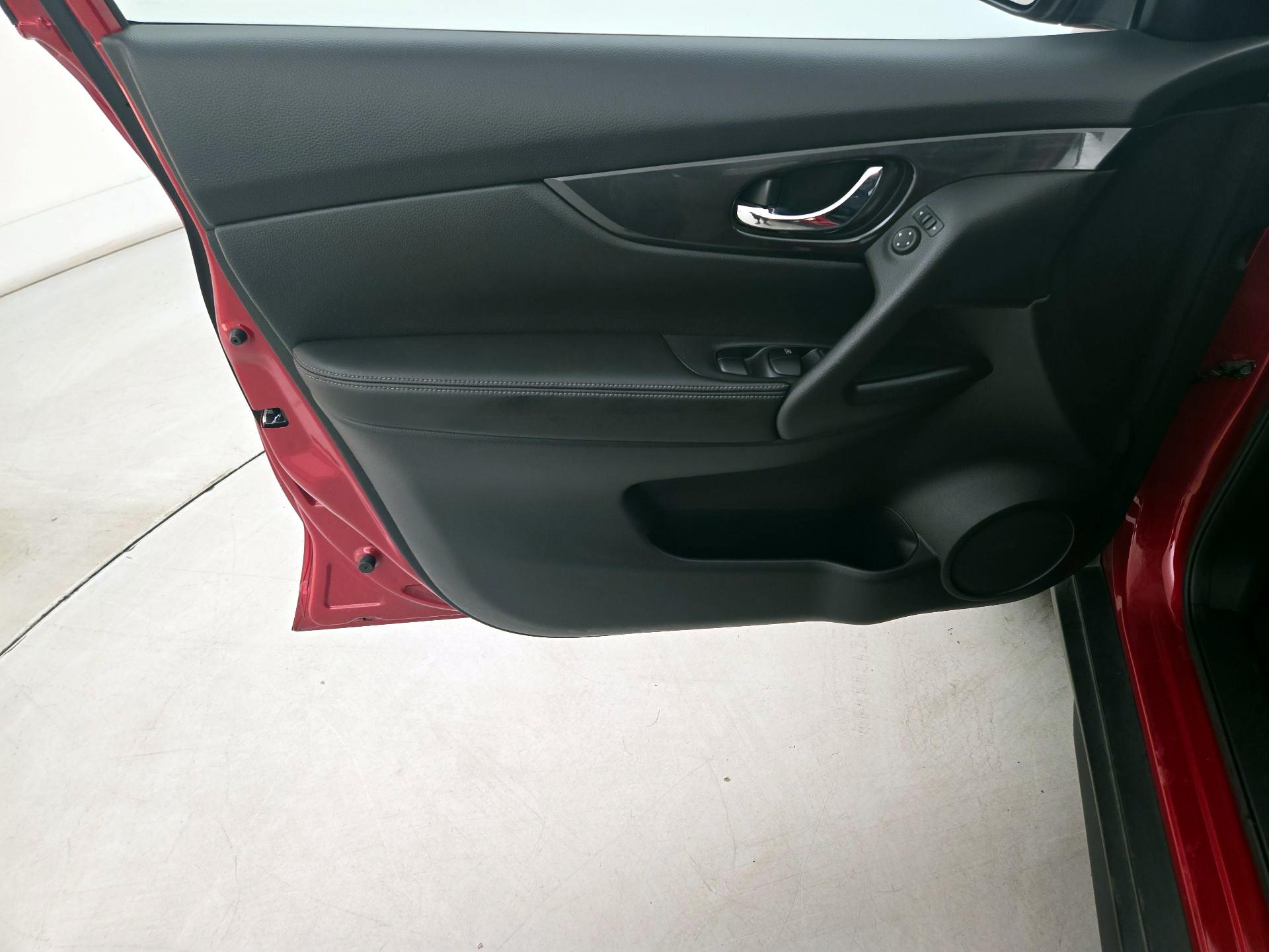 Thumbnail: 2017 Nissan Rogue - 12