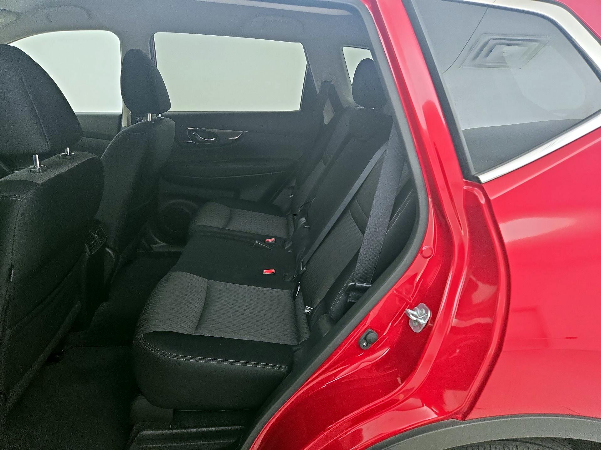Thumbnail: 2017 Nissan Rogue - 20