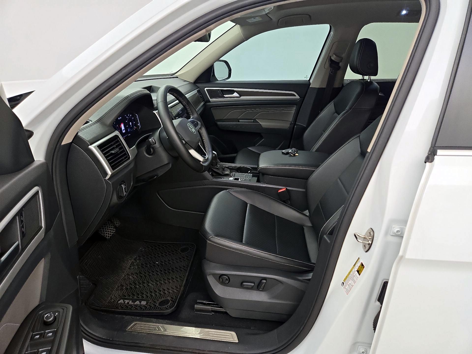 Thumbnail: 2022 Volkswagen Atlas - 11