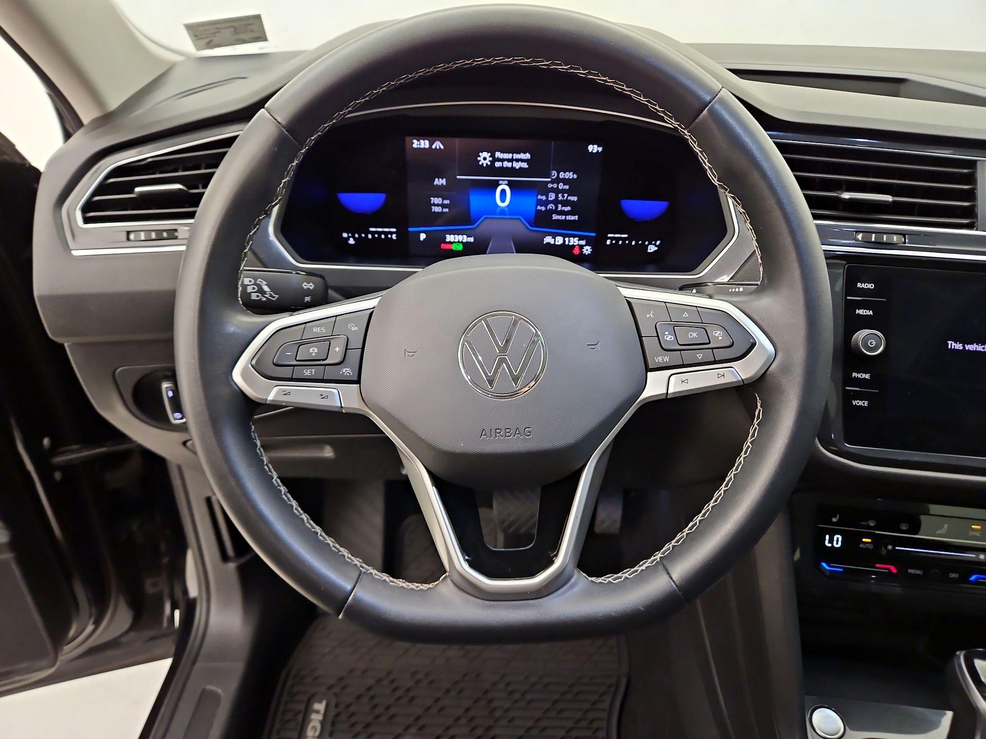 Thumbnail: 2022 Volkswagen Tiguan - 10