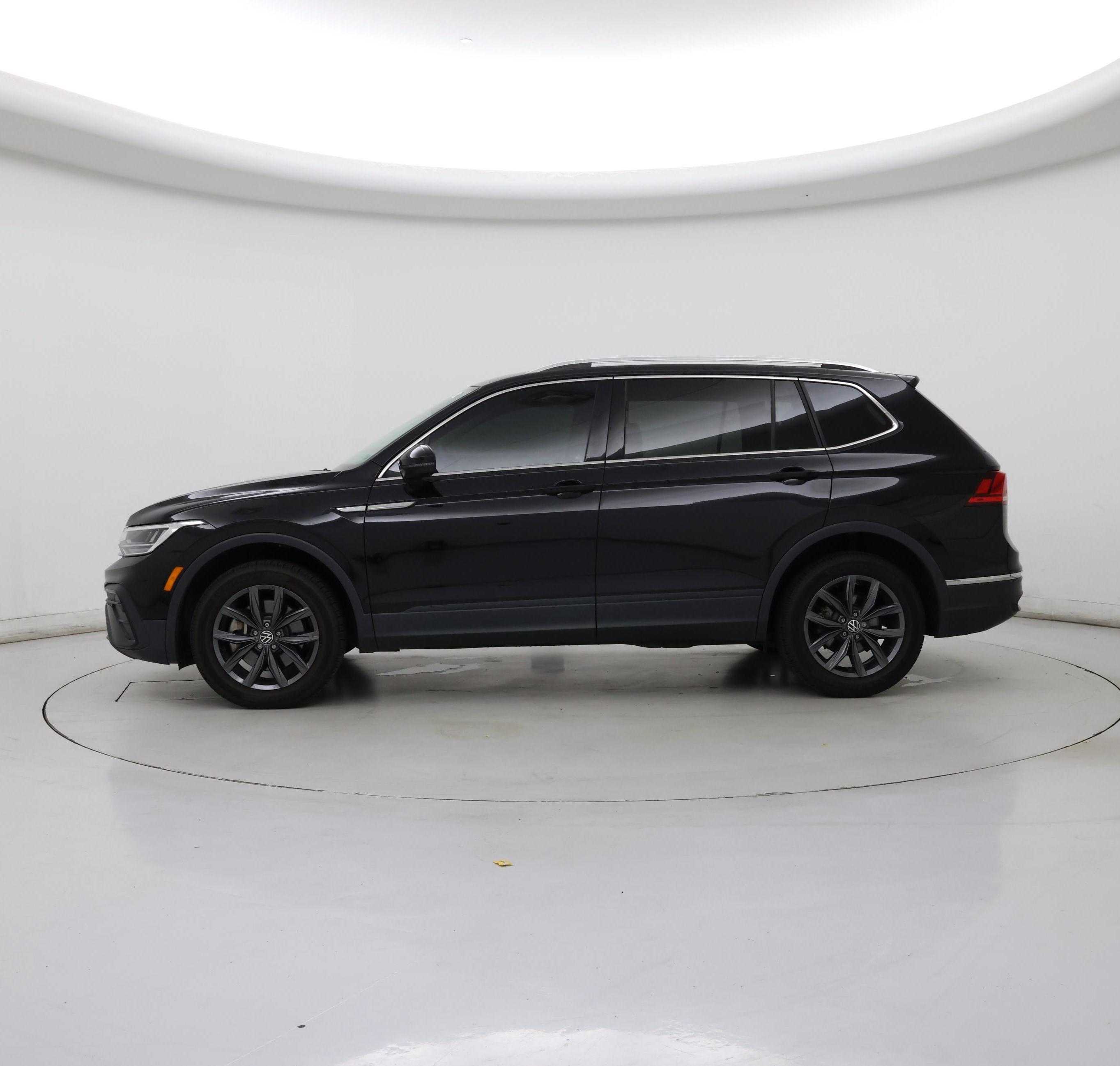 Thumbnail: 2022 Volkswagen Tiguan - 3