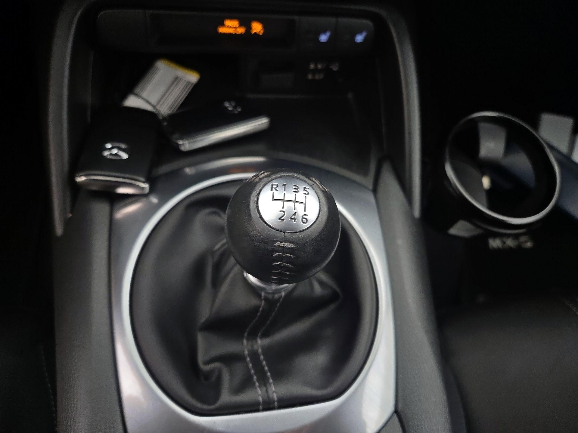 Thumbnail: 2021 Mazda MX-5 Miata - 17