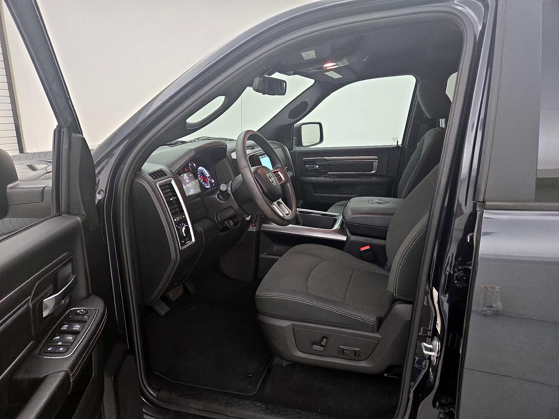 Thumbnail: 2021 RAM 1500 Classic - 11
