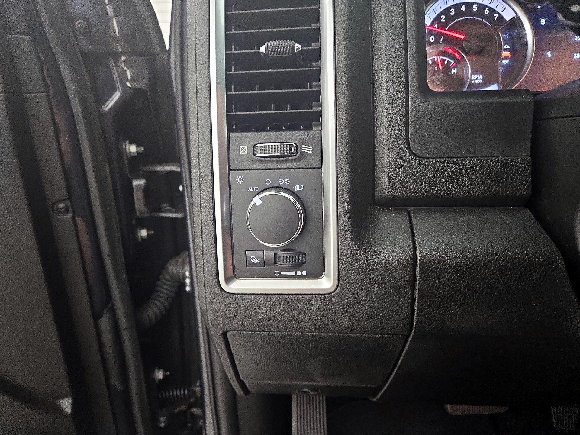 Thumbnail: 2021 RAM 1500 Classic - 13
