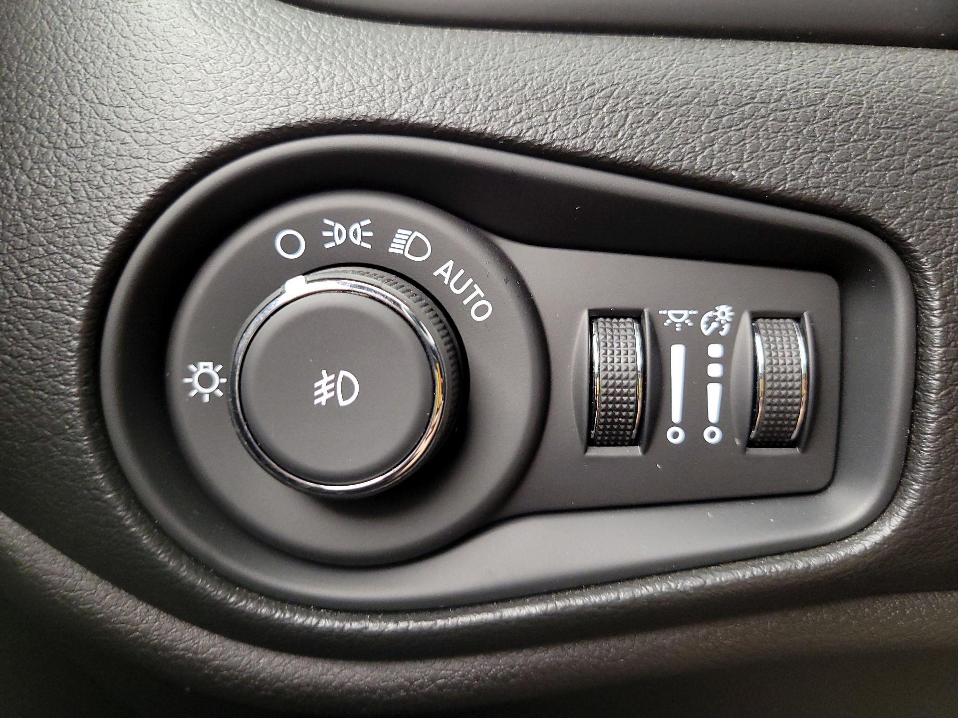 Thumbnail: 2021 Jeep Renegade - 13