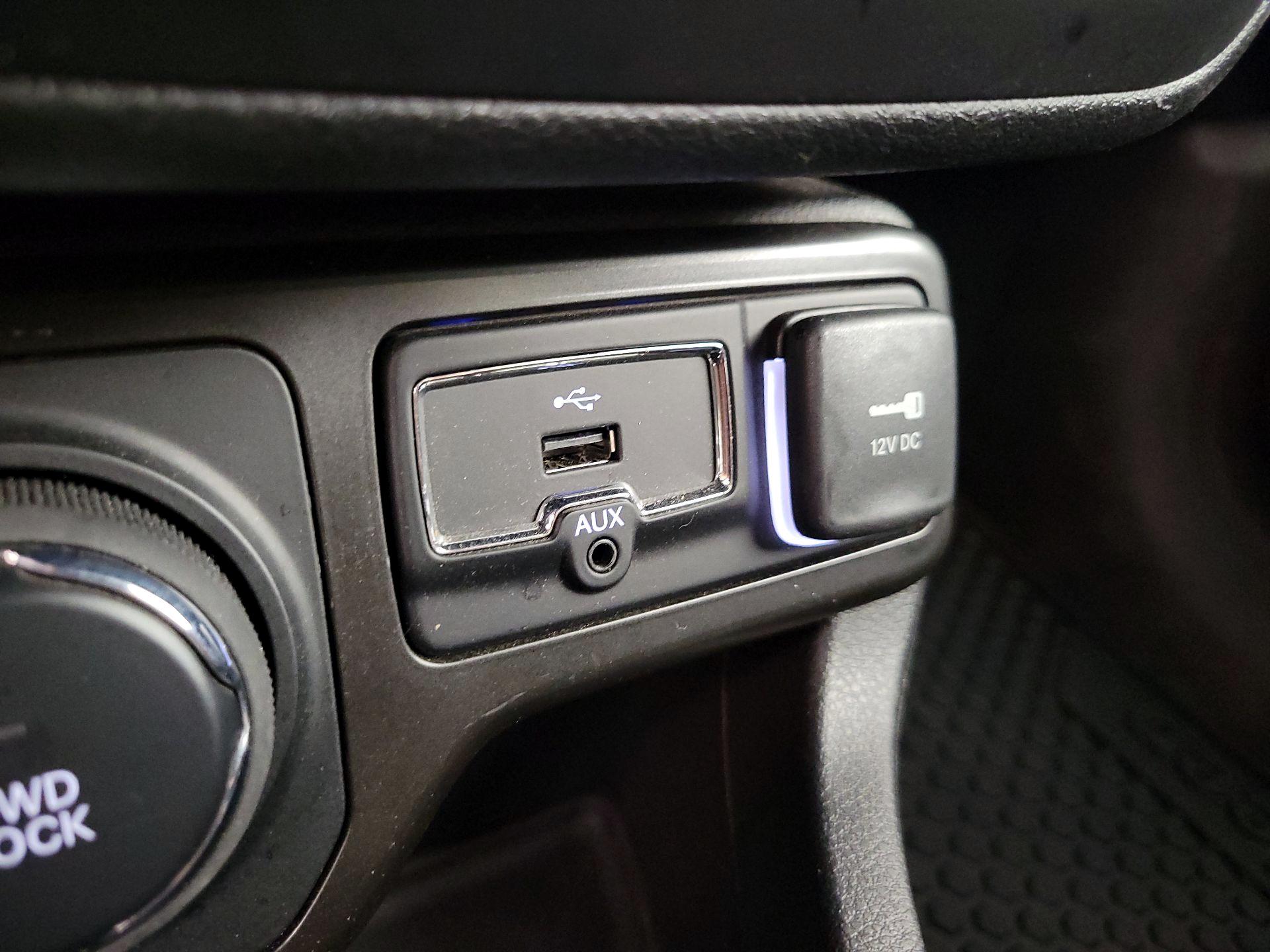 Thumbnail: 2021 Jeep Renegade - 19