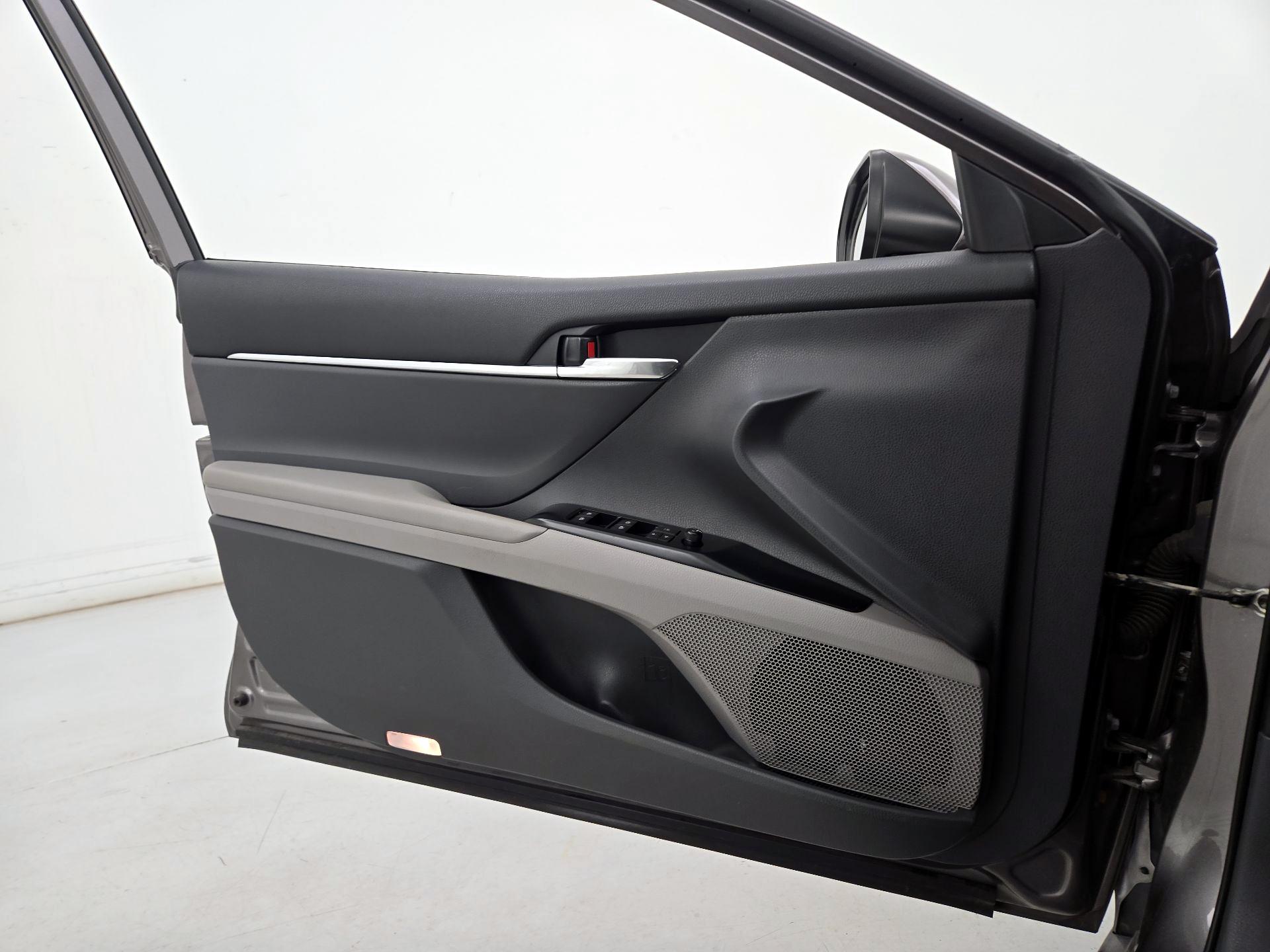 Thumbnail: 2019 Toyota Camry - 12