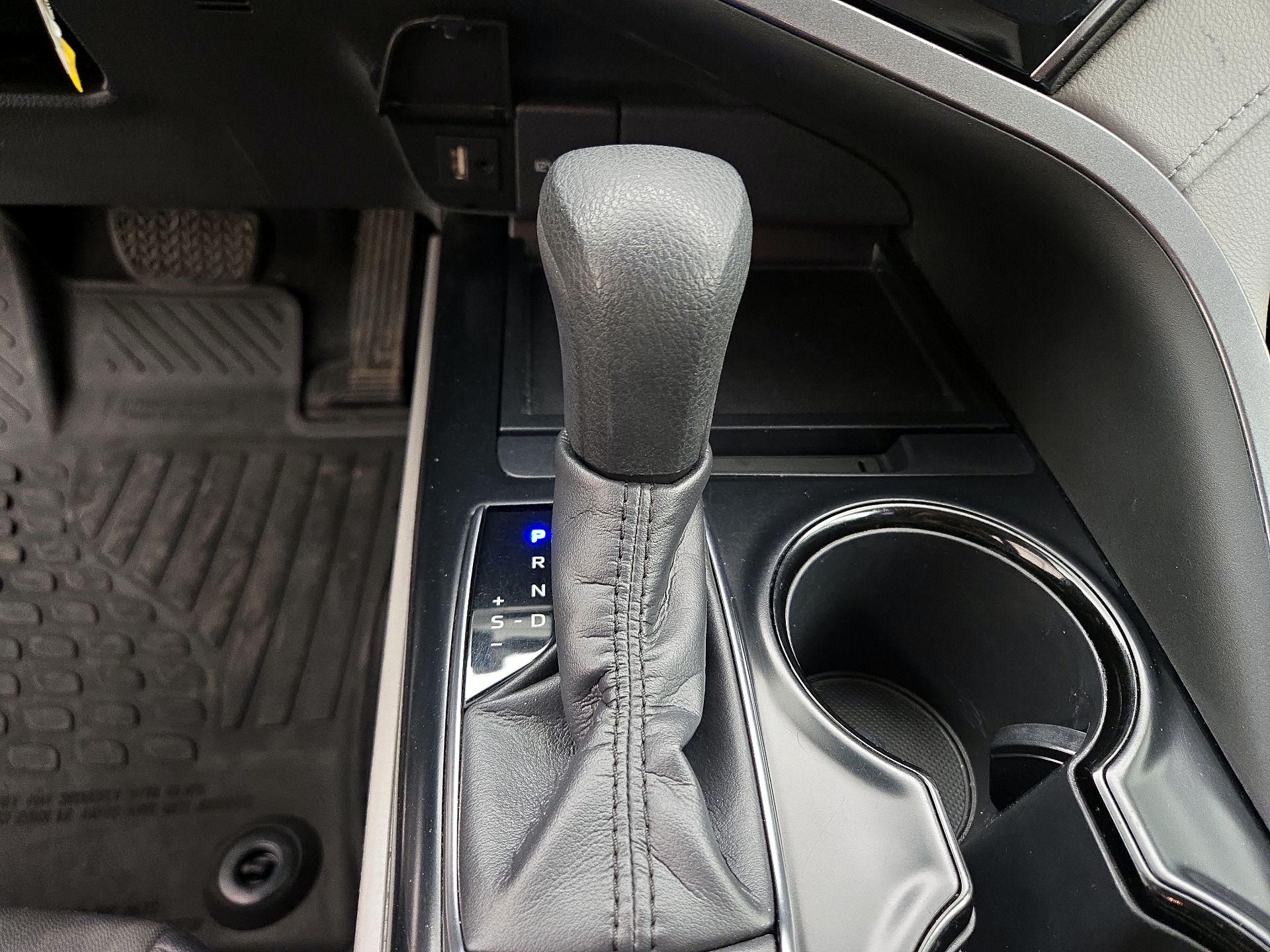 Thumbnail: 2019 Toyota Camry - 17