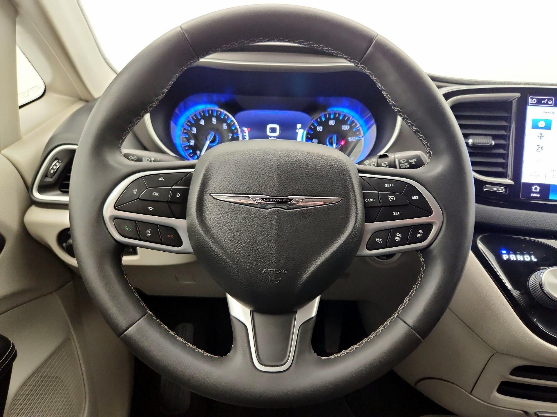 Thumbnail: 2022 Chrysler Pacifica - 10