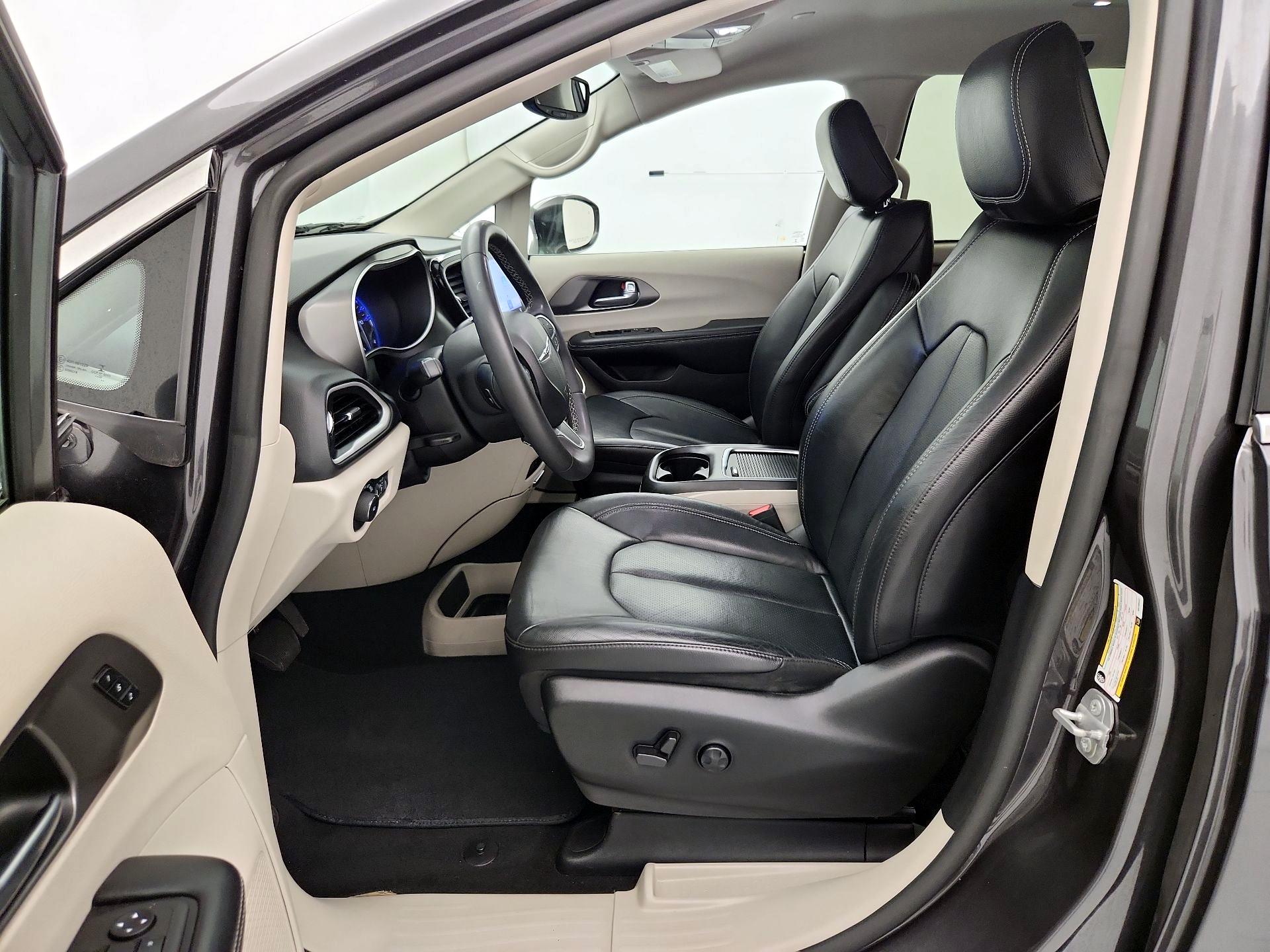 Thumbnail: 2022 Chrysler Pacifica - 11