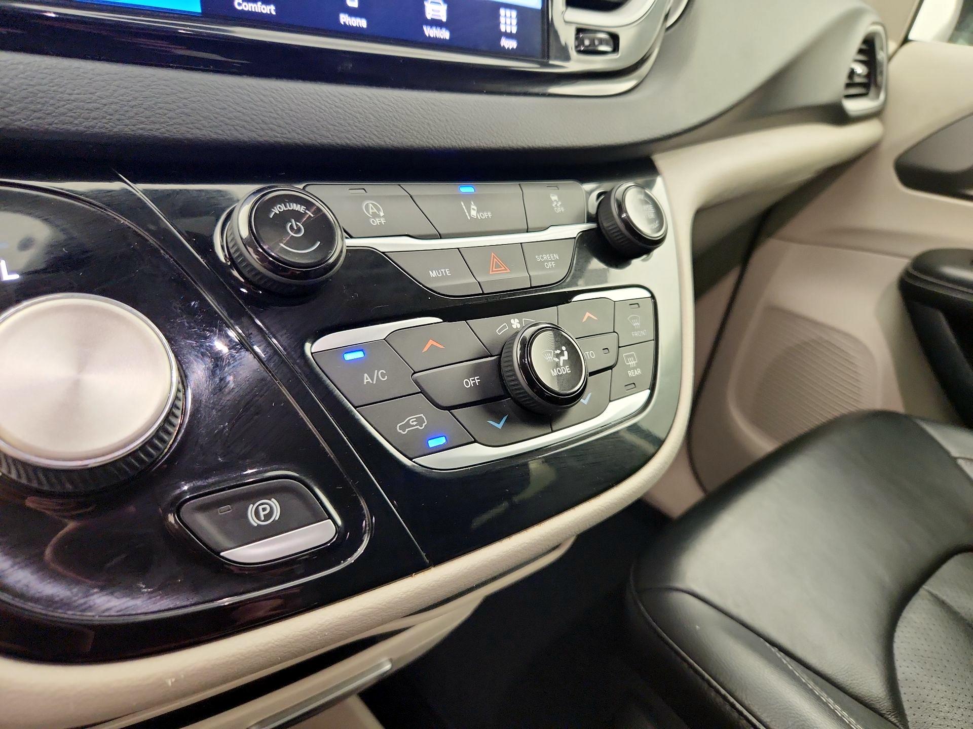 Thumbnail: 2022 Chrysler Pacifica - 16