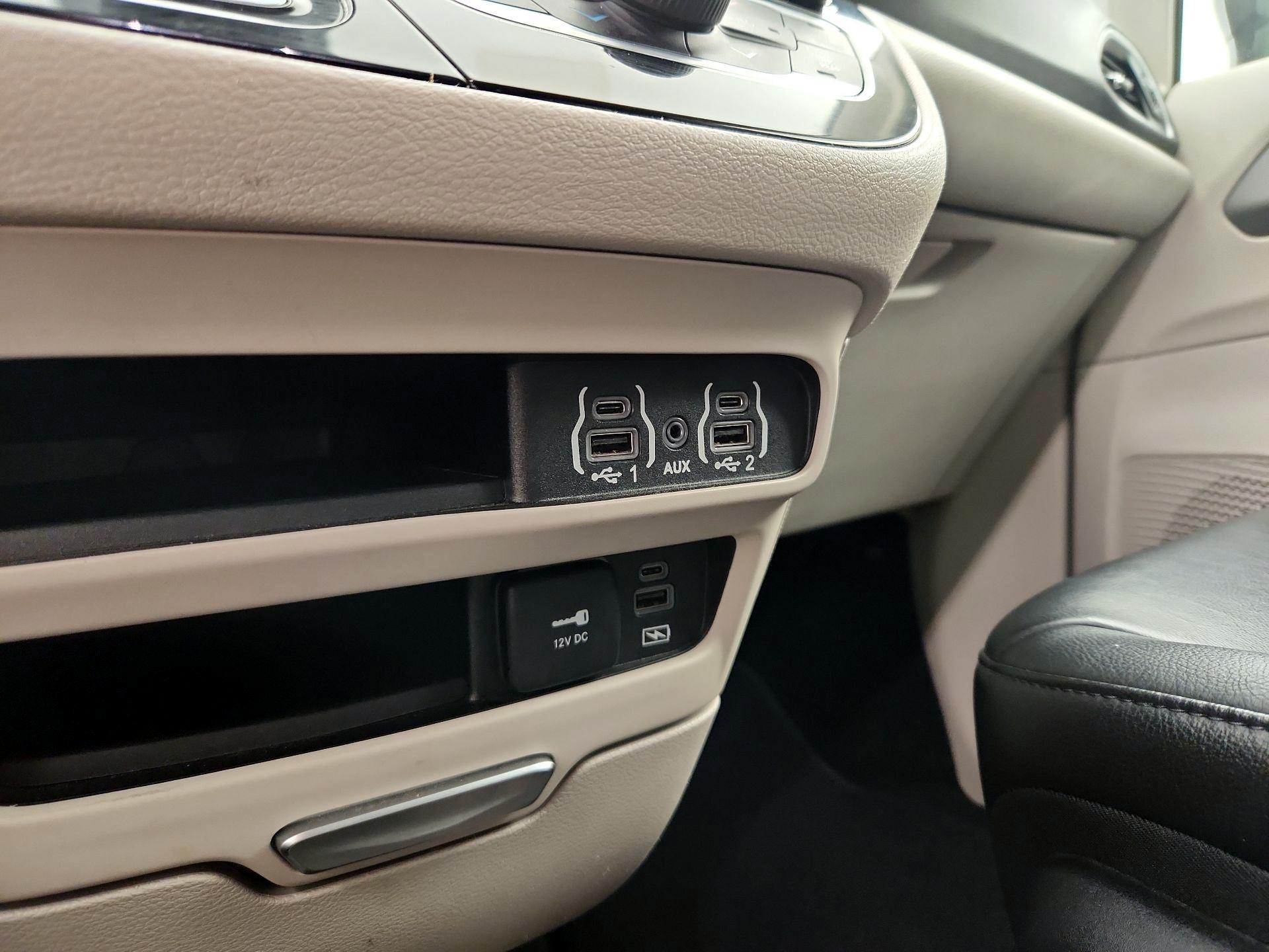Thumbnail: 2022 Chrysler Pacifica - 18