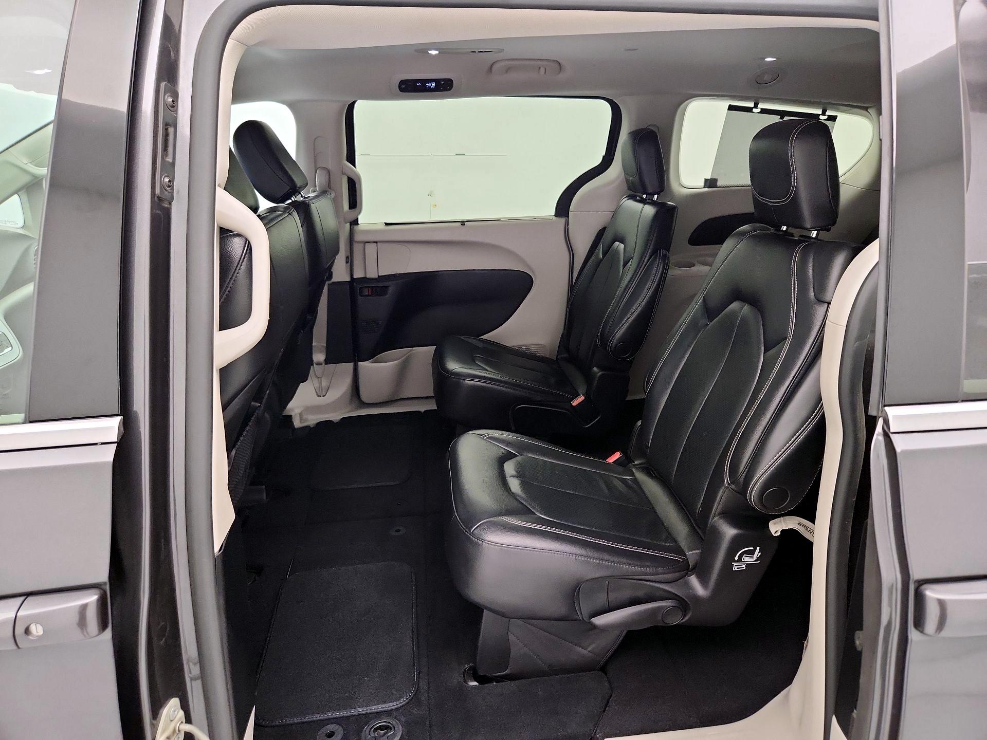 Thumbnail: 2022 Chrysler Pacifica - 19