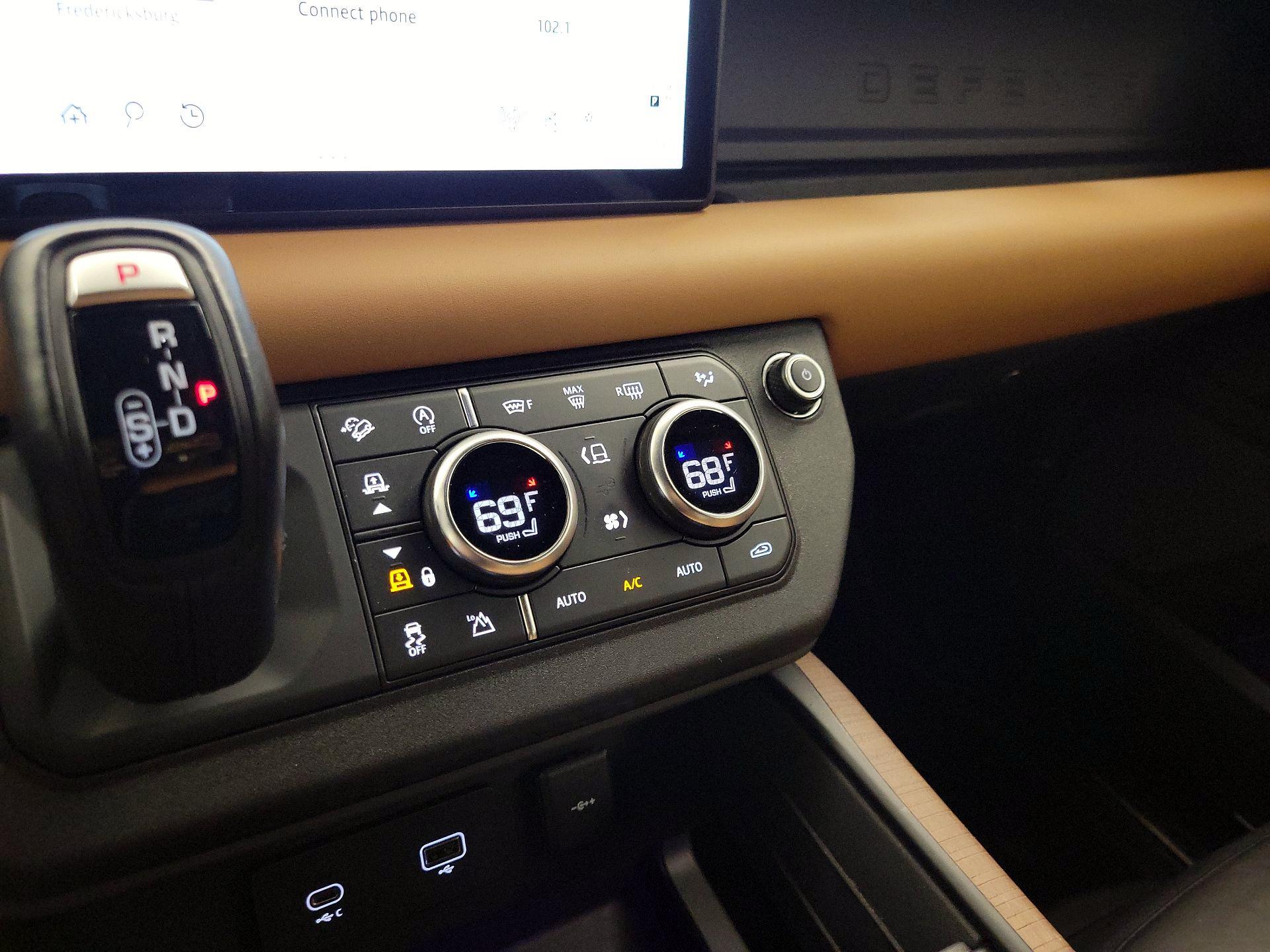 Thumbnail: 2021 Land Rover Defender - 17