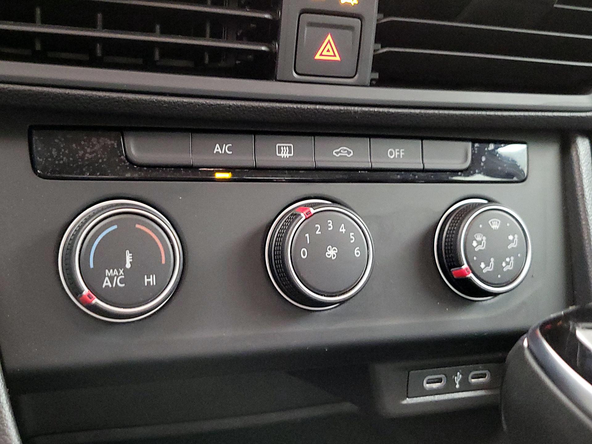 Thumbnail: 2024 Volkswagen Jetta - 16