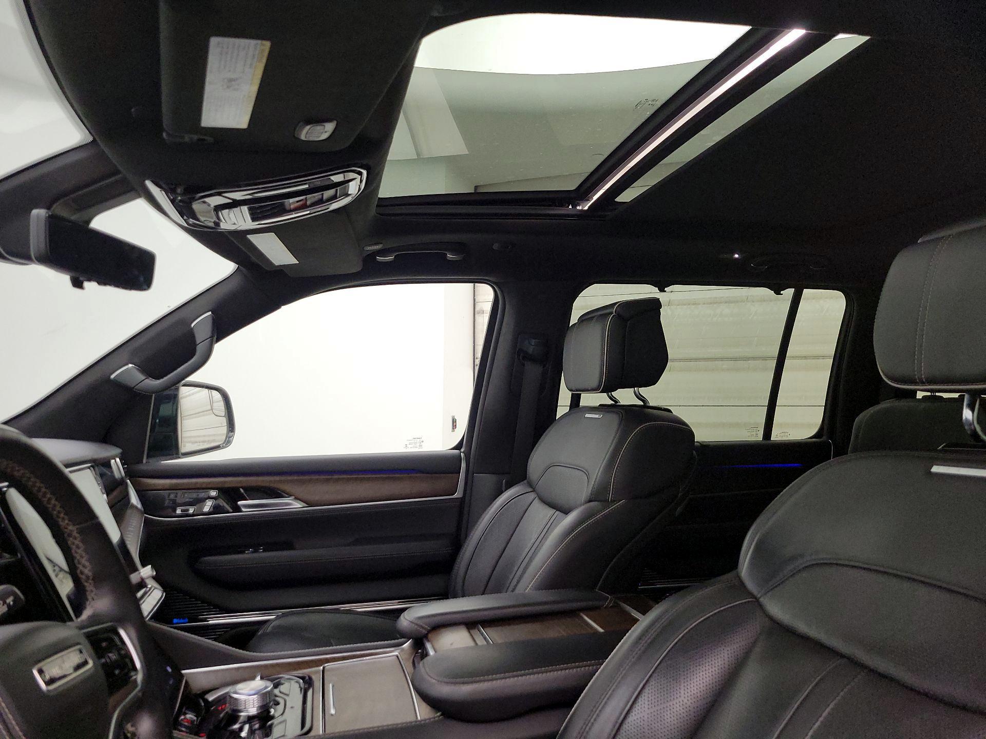 Thumbnail: 2022 Jeep Grand Wagoneer - 20