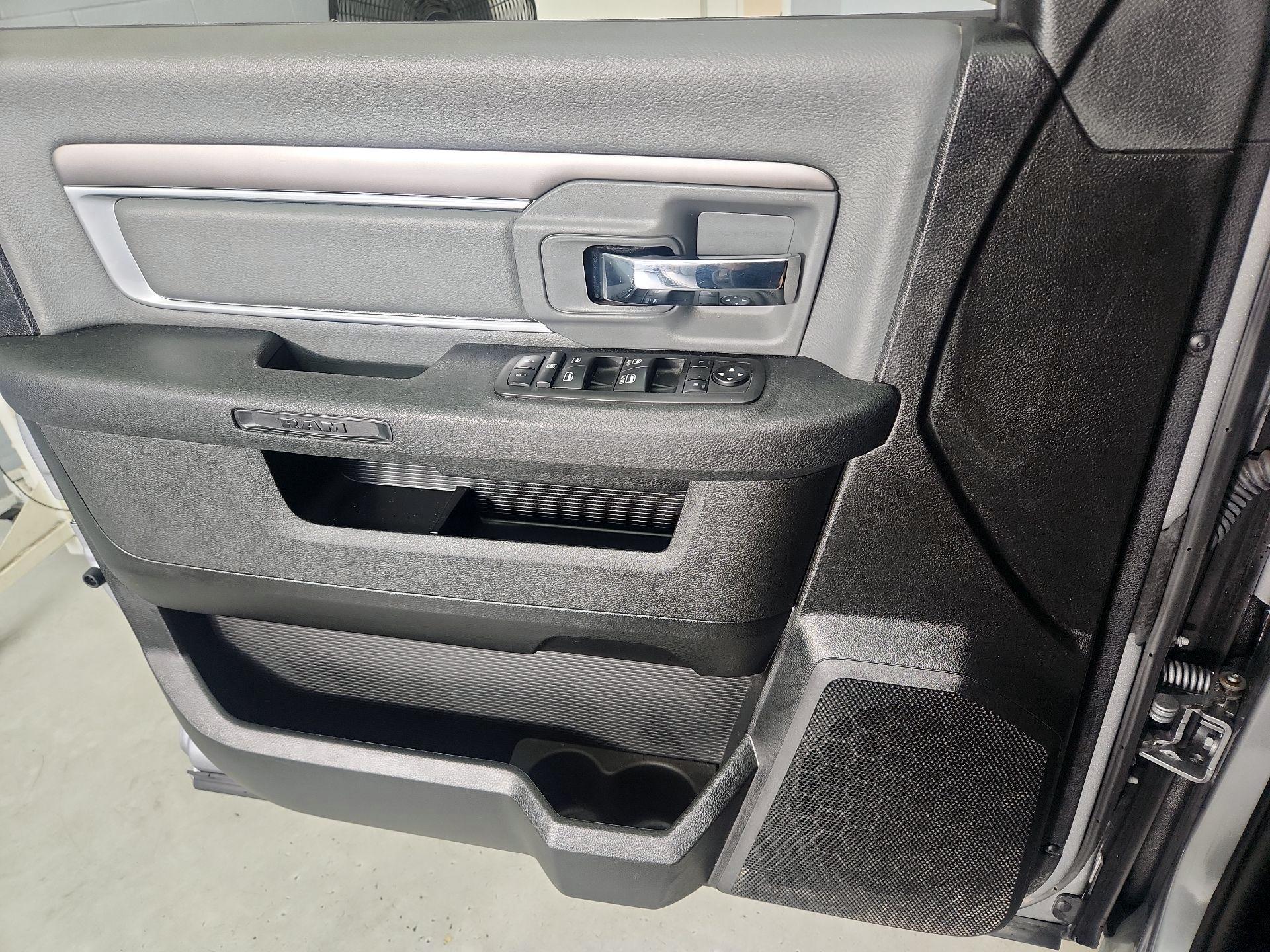 Thumbnail: 2023 RAM 1500 Classic - 12