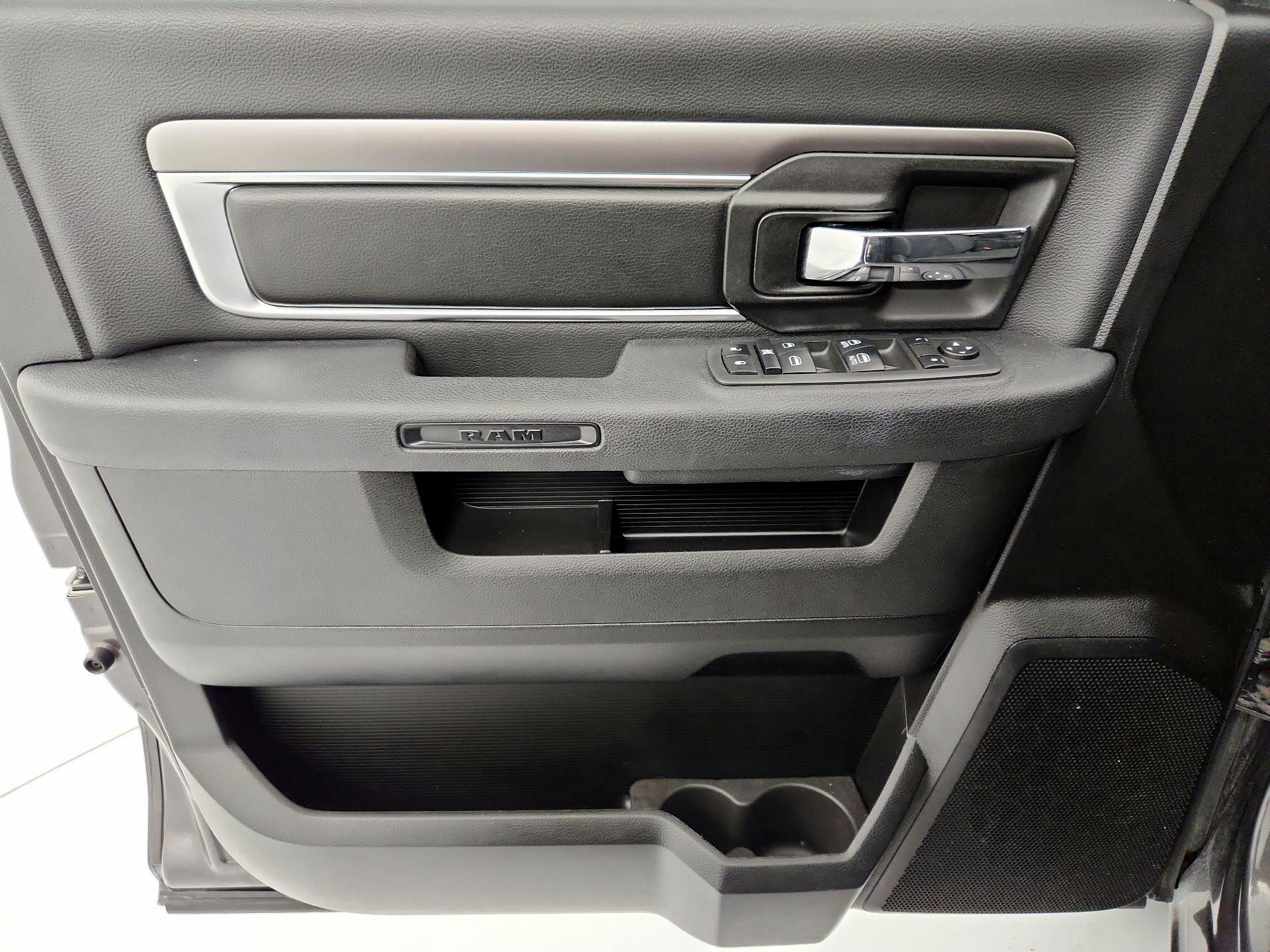 Thumbnail: 2022 RAM 1500 Classic - 12