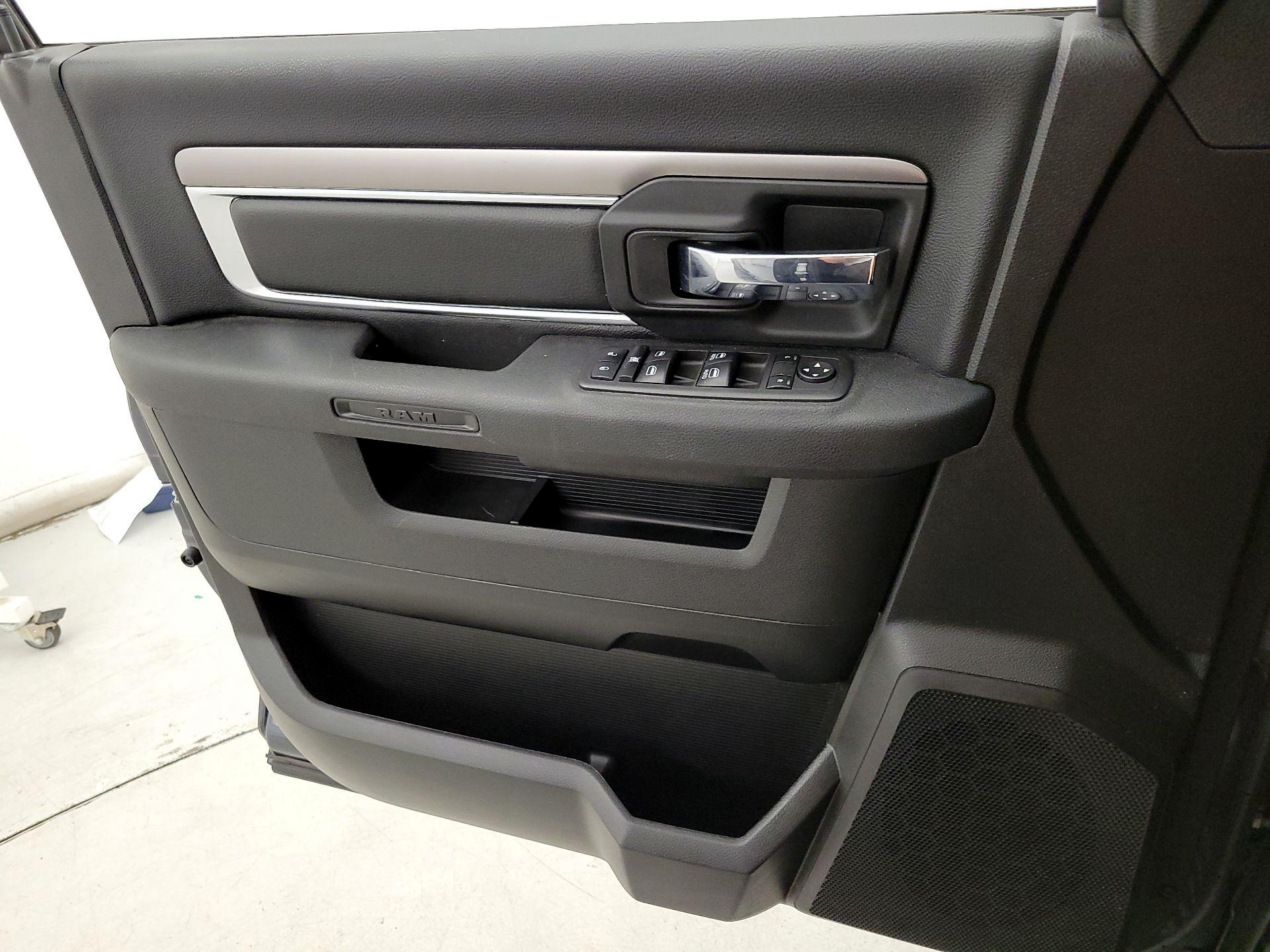 Thumbnail: 2021 RAM 1500 Classic - 12