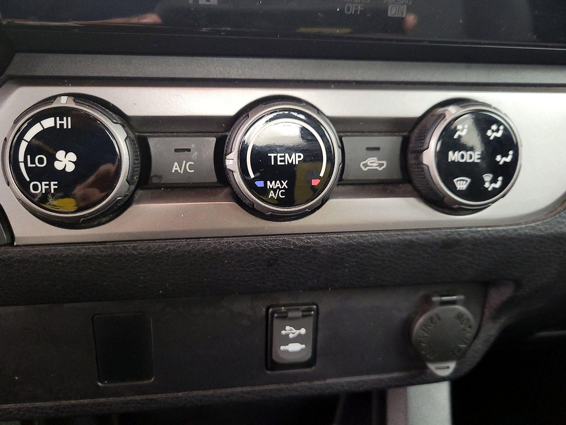 Thumbnail: 2016 Toyota Tacoma - 15