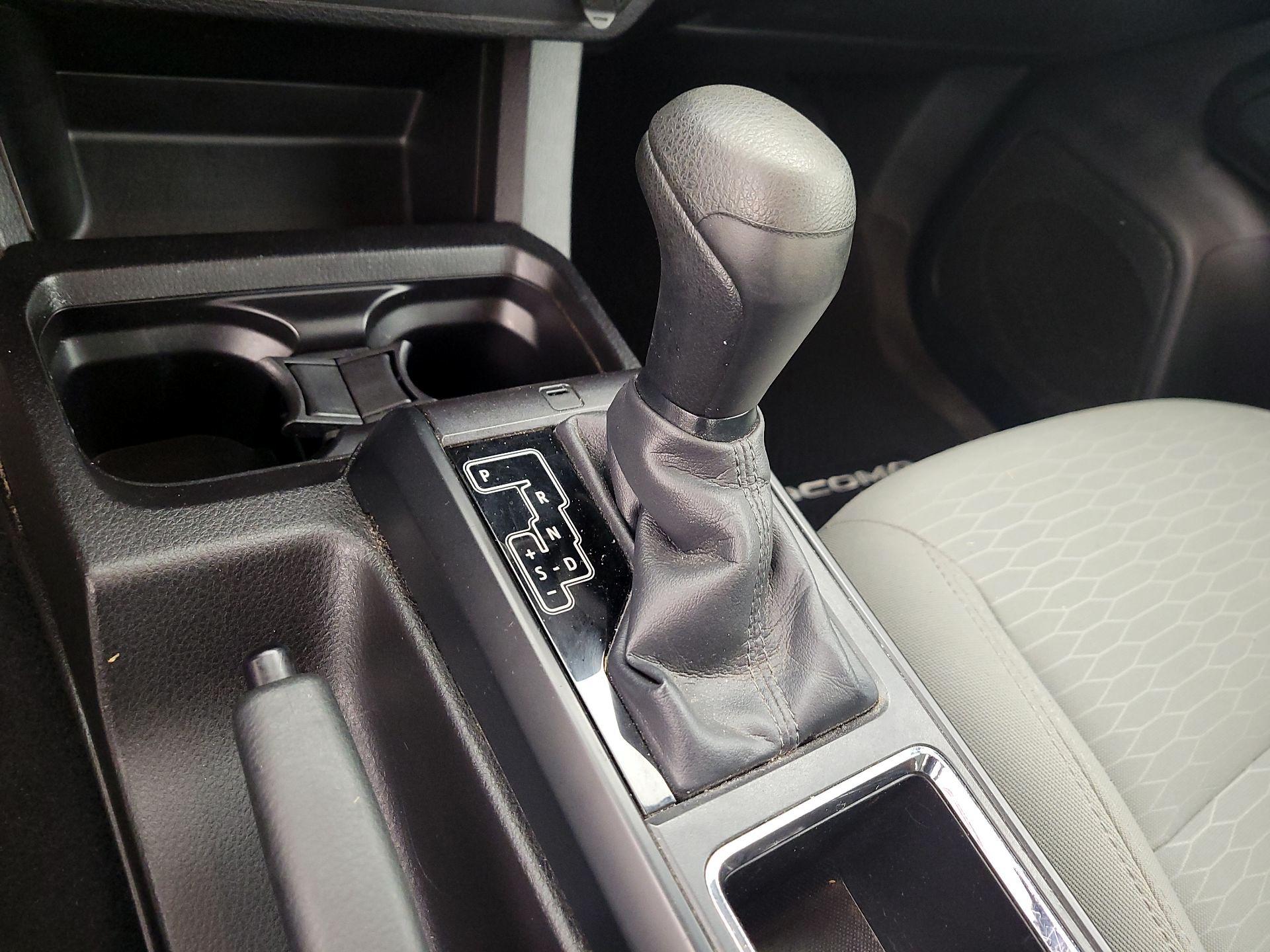 Thumbnail: 2016 Toyota Tacoma - 16