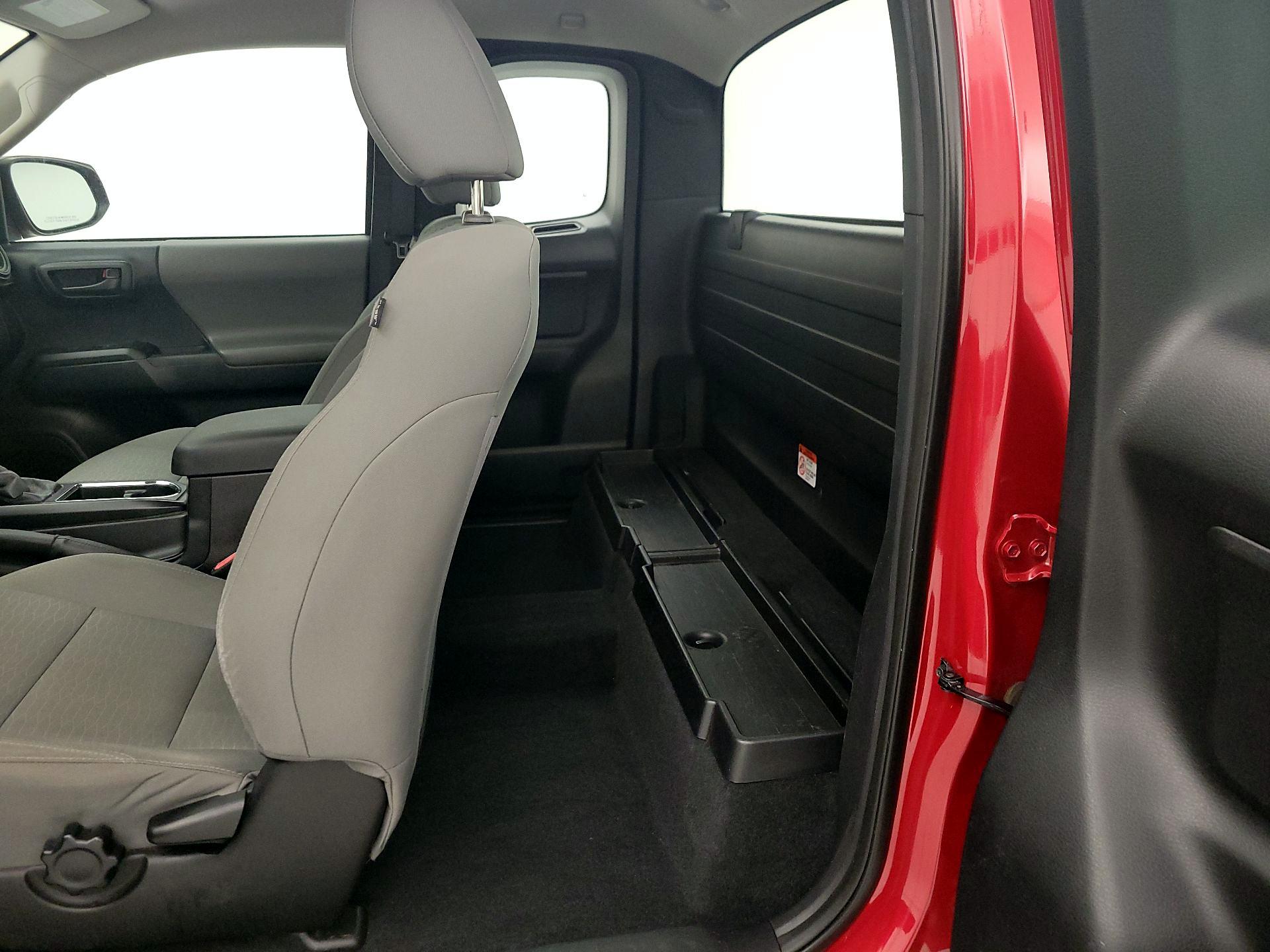 Thumbnail: 2016 Toyota Tacoma - 18