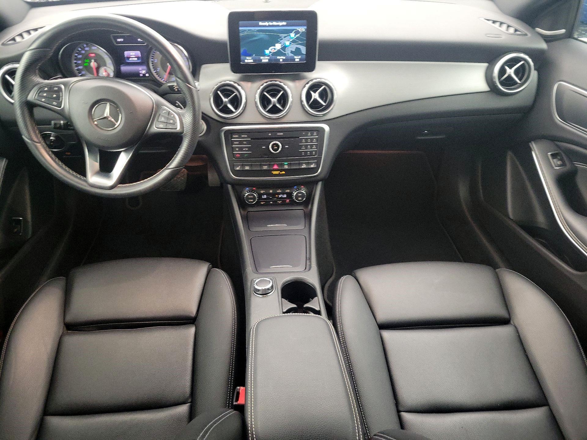 Thumbnail: 2016 Mercedes-Benz GLA - 9