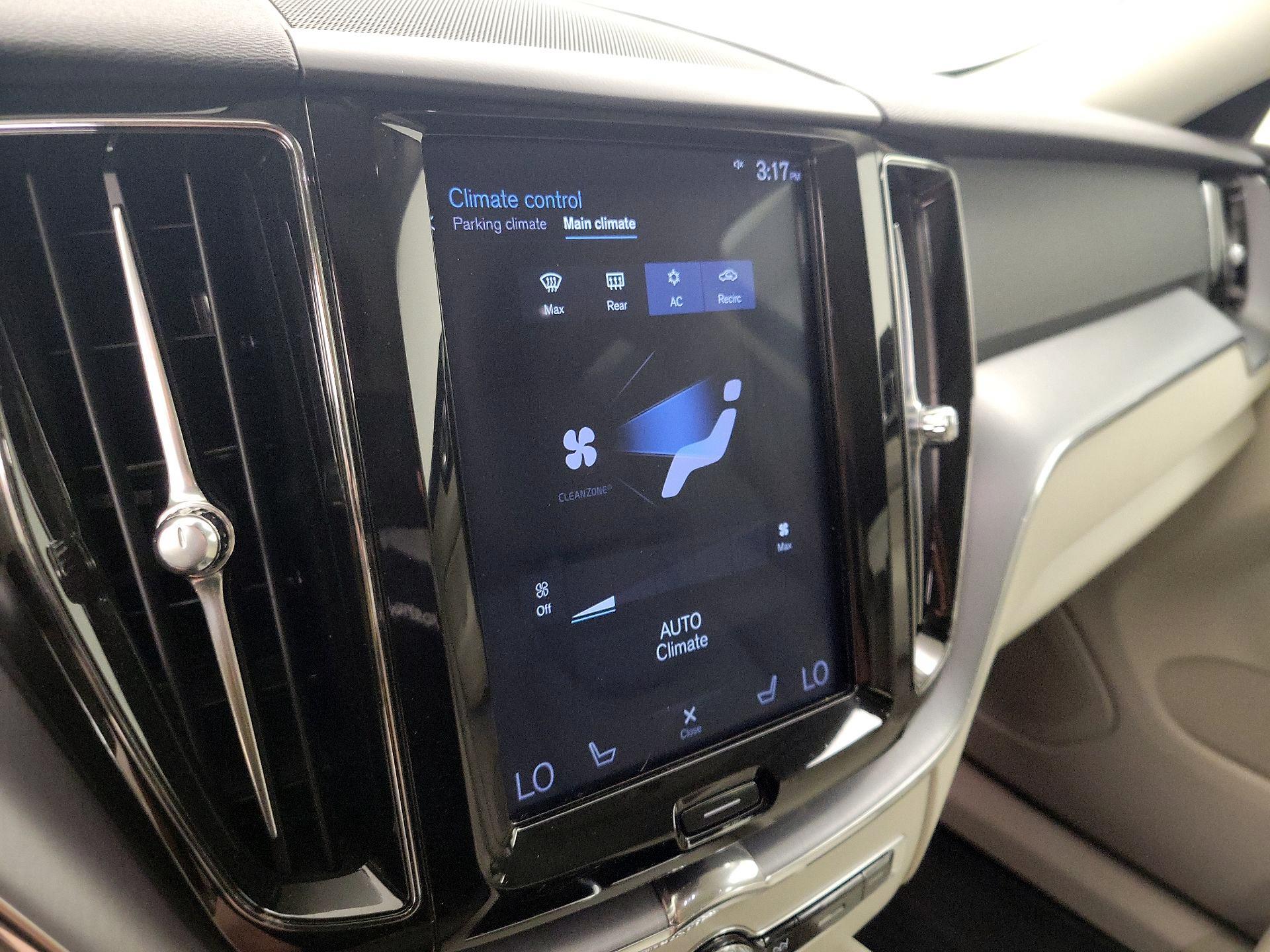 Thumbnail: 2019 Volvo XC60 - 16