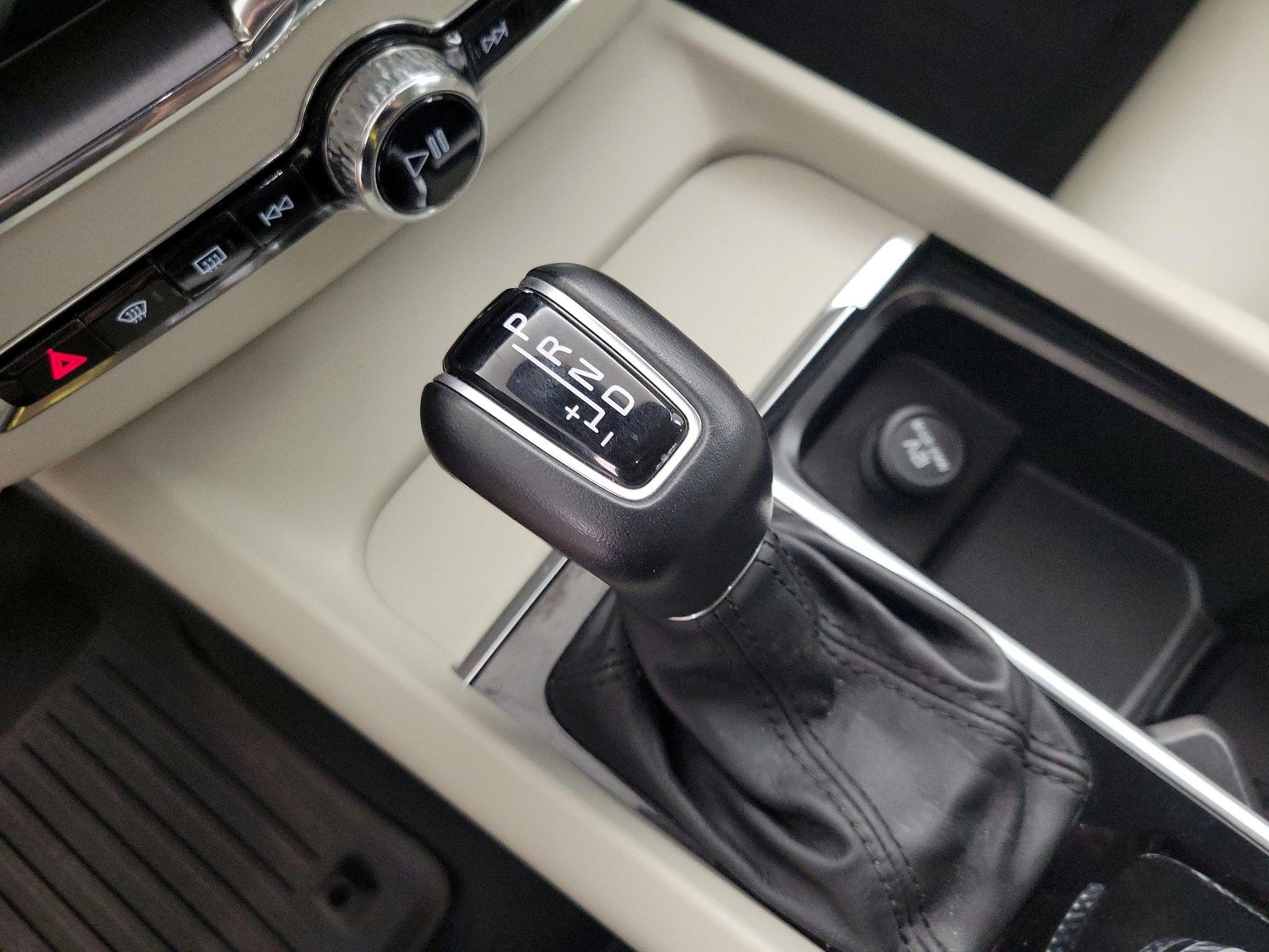 Thumbnail: 2019 Volvo XC60 - 17