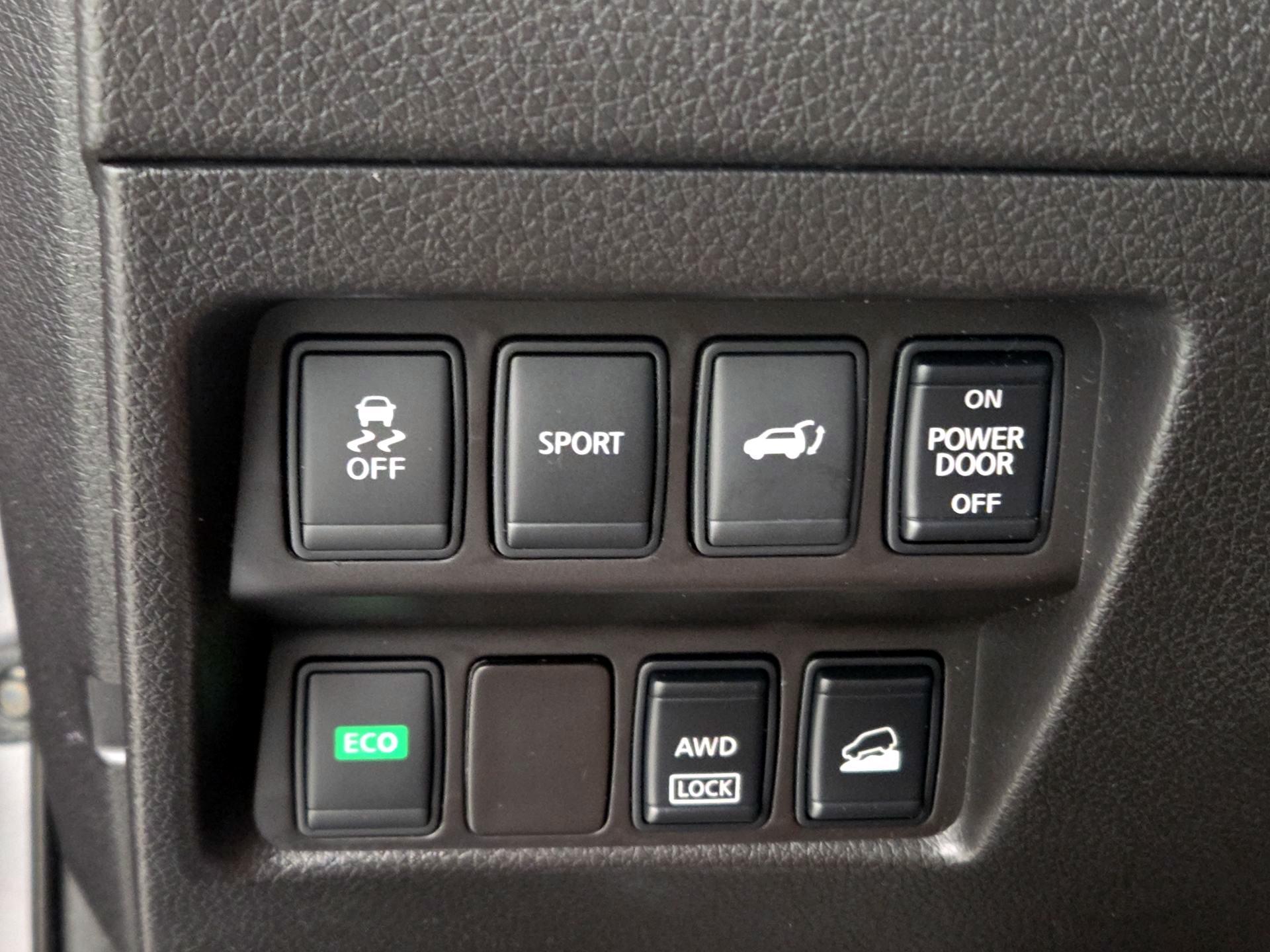 Thumbnail: 2016 Nissan Rogue - 13