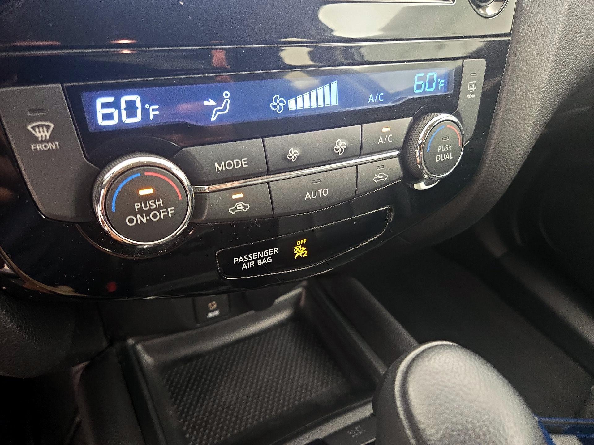 Thumbnail: 2016 Nissan Rogue - 17