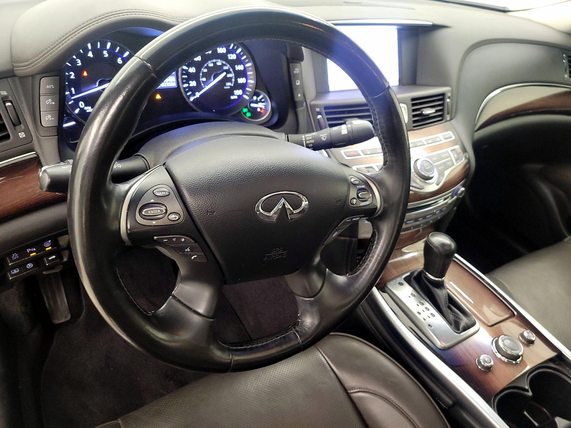 Thumbnail: 2013 INFINITI M56 - 10