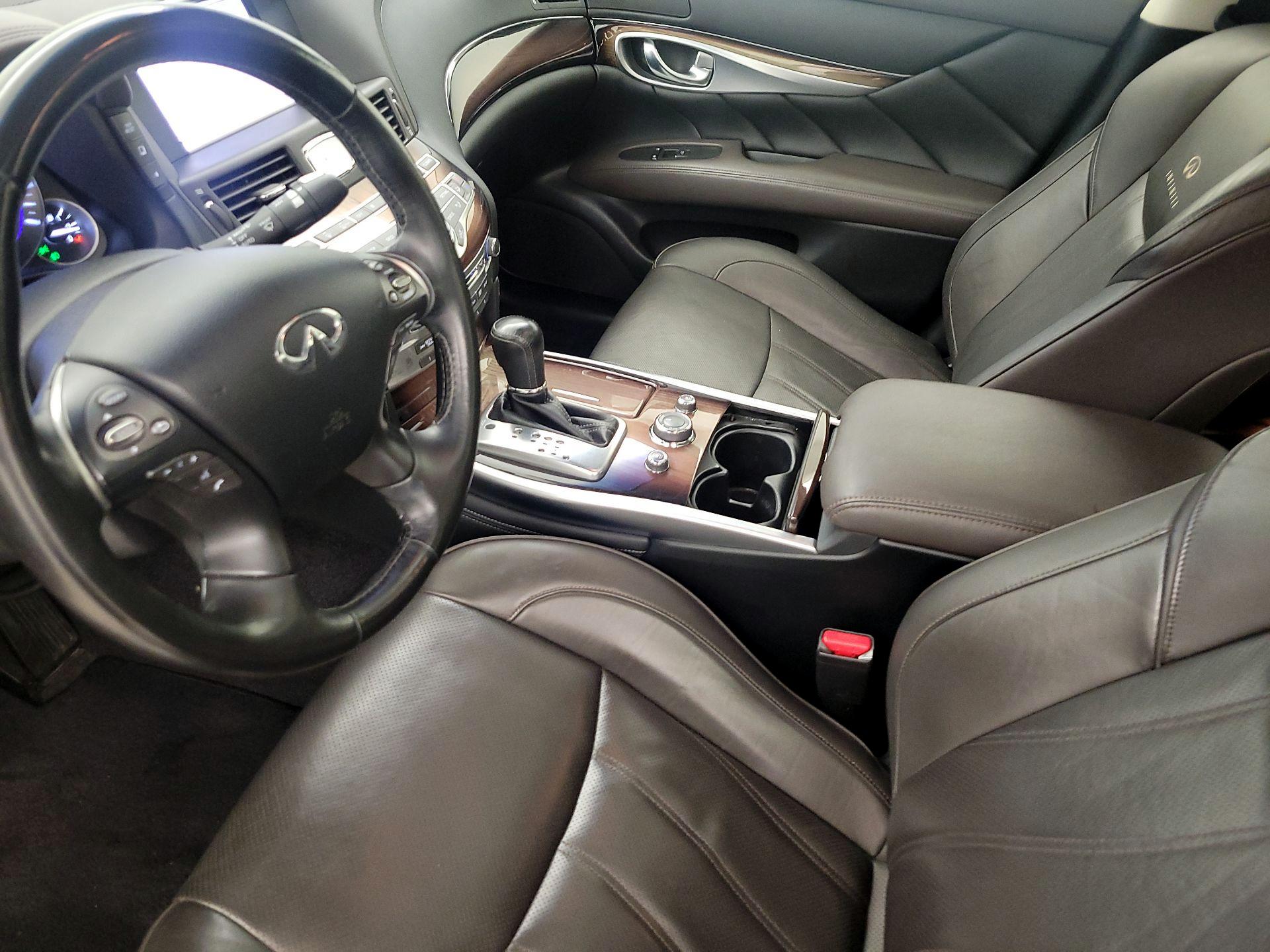 Thumbnail: 2013 INFINITI M56 - 11