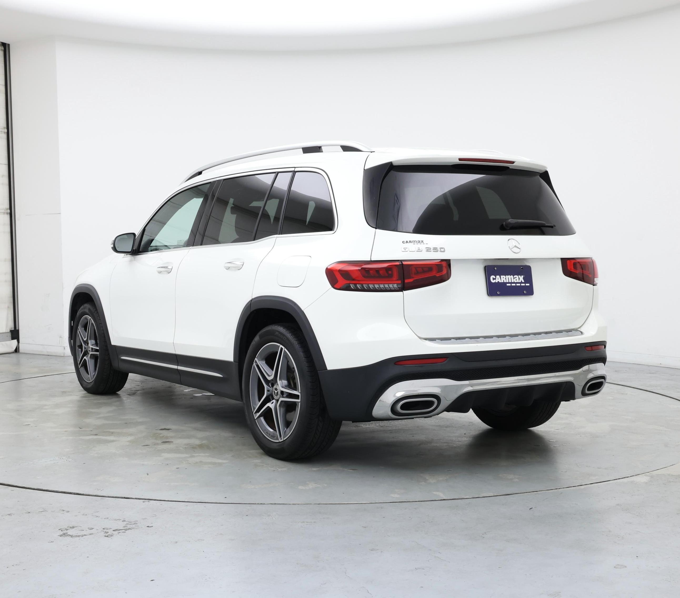 Thumbnail: 2022 Mercedes-Benz GLB - 2