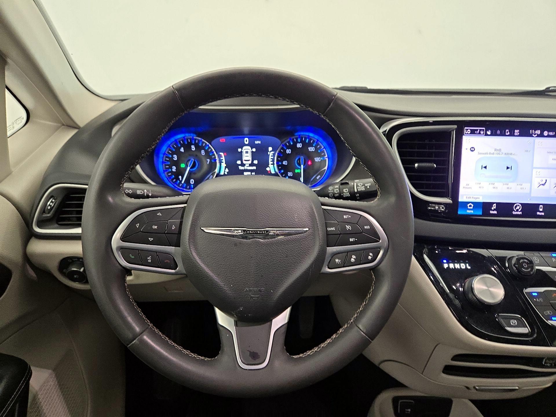 Thumbnail: 2023 Chrysler Pacifica - 10