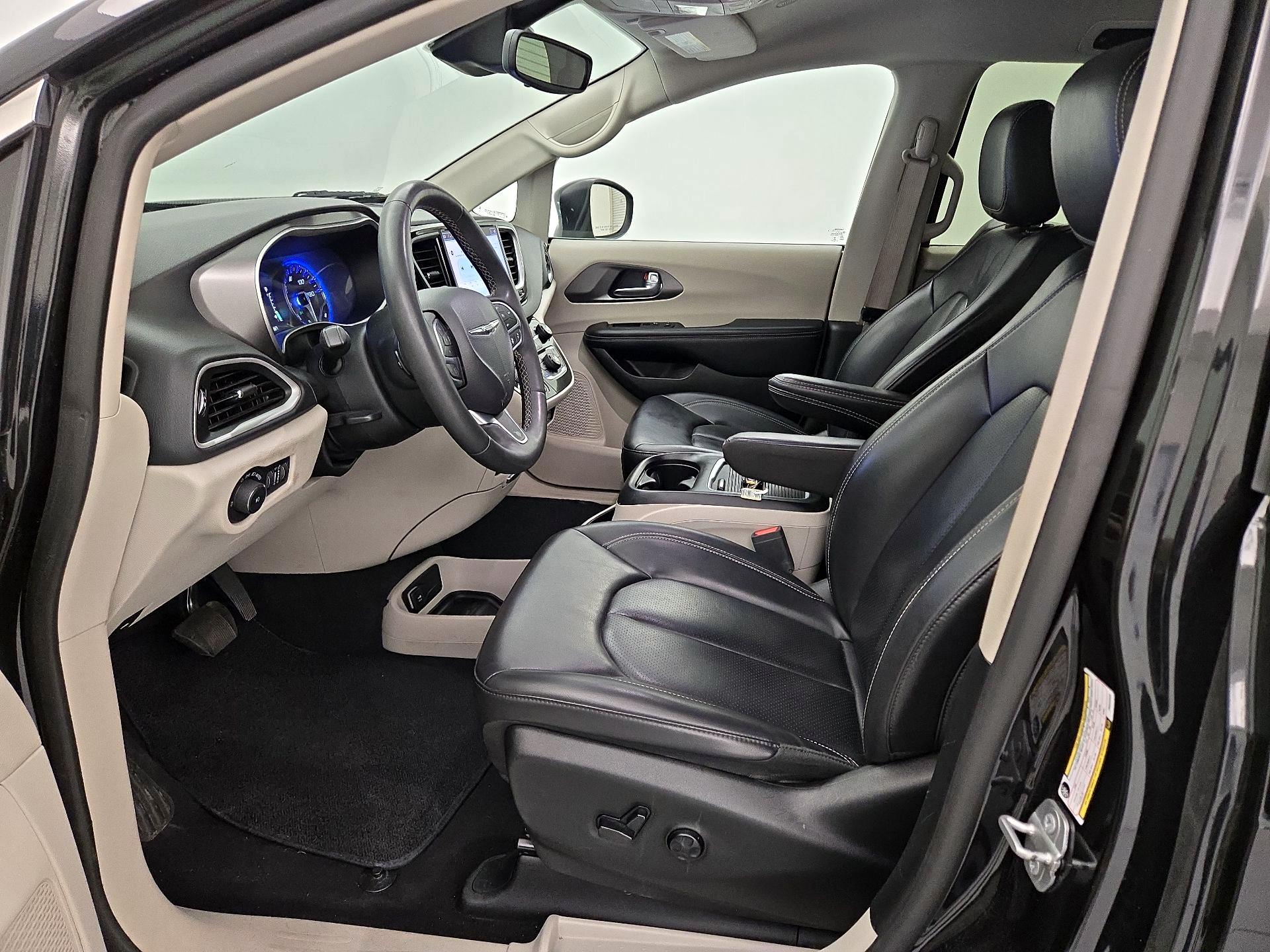 Thumbnail: 2023 Chrysler Pacifica - 11