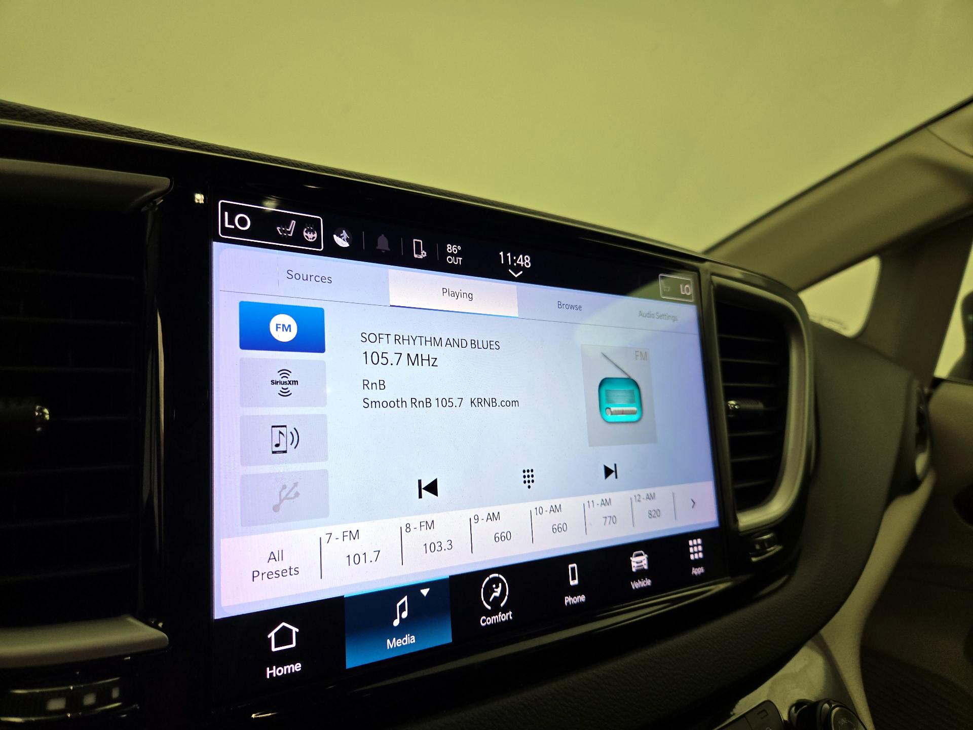 Thumbnail: 2023 Chrysler Pacifica - 15