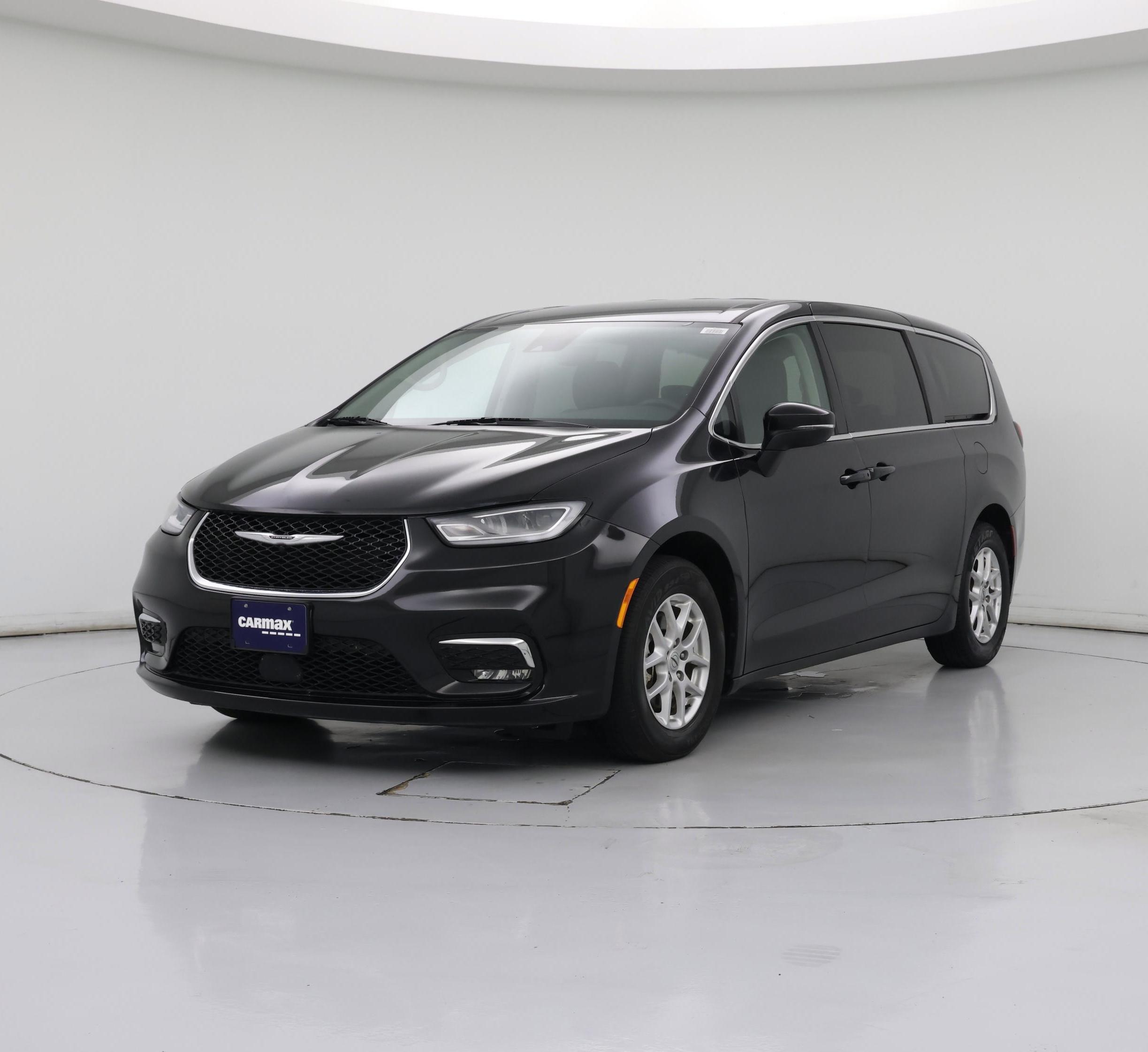 Thumbnail: 2023 Chrysler Pacifica - 4