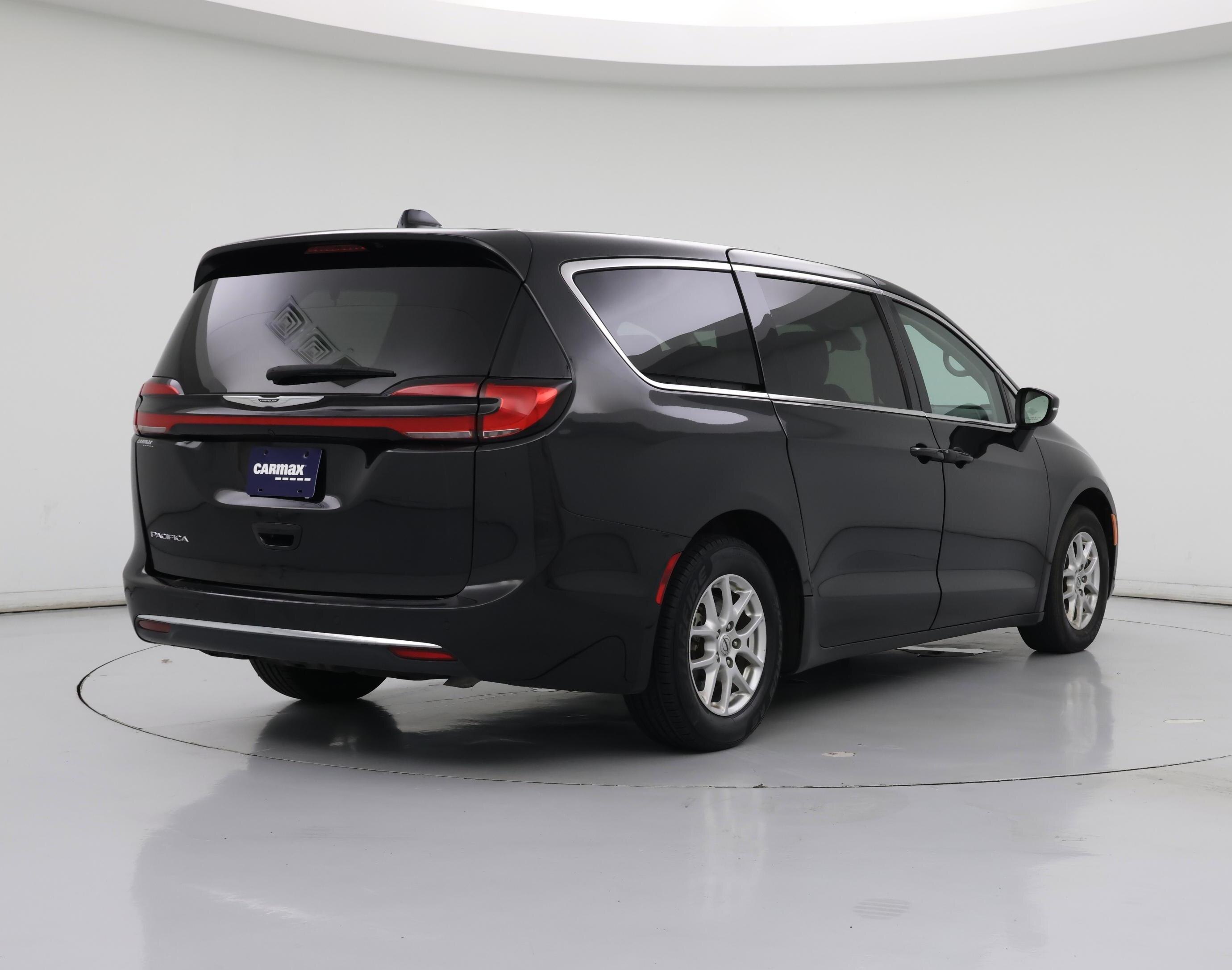 Thumbnail: 2023 Chrysler Pacifica - 8