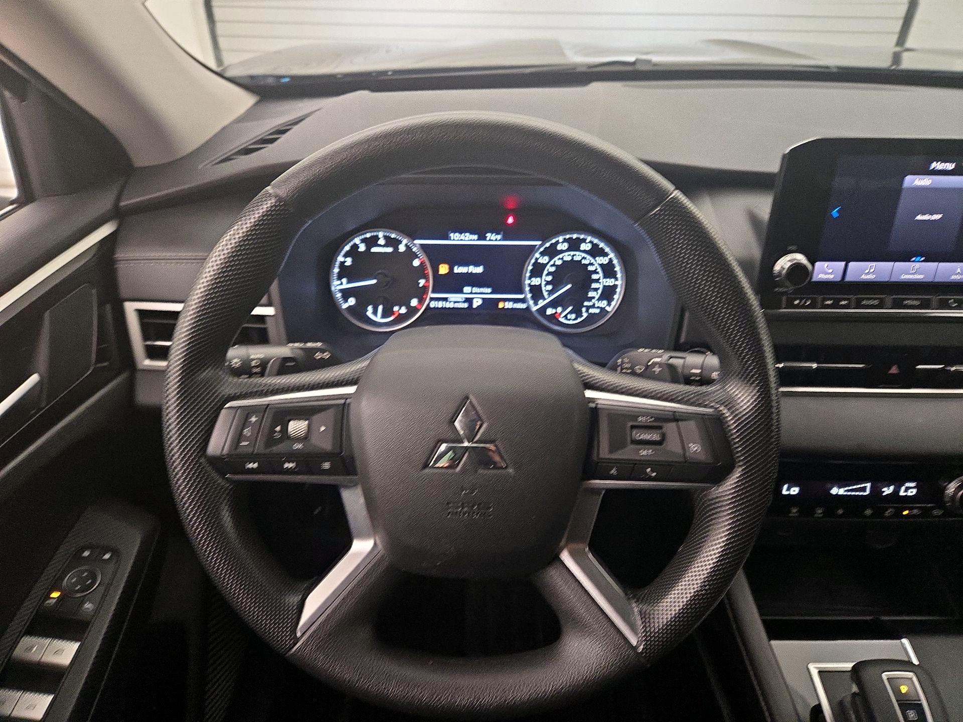 Thumbnail: 2022 Mitsubishi Outlander - 10