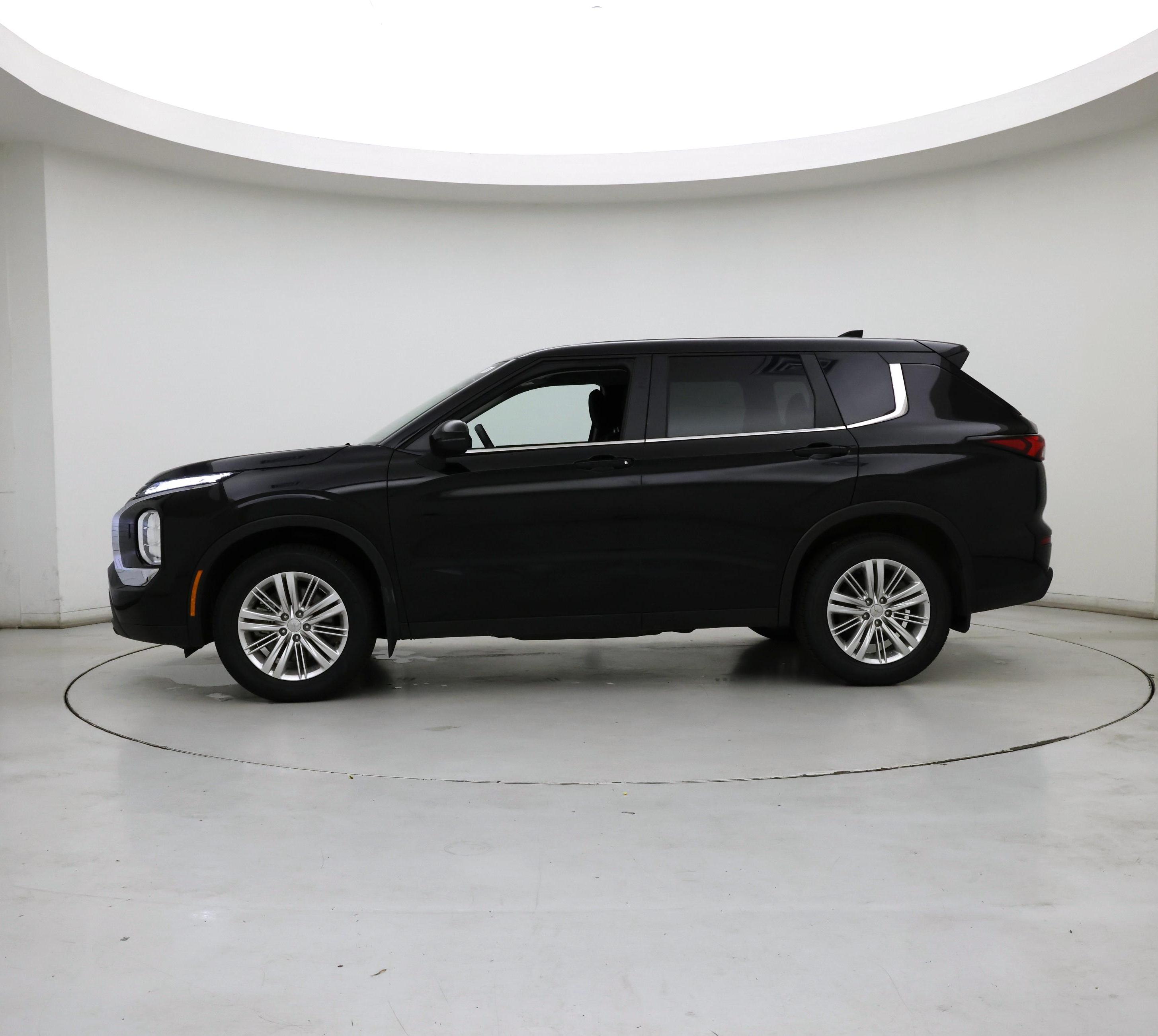Thumbnail: 2022 Mitsubishi Outlander - 3