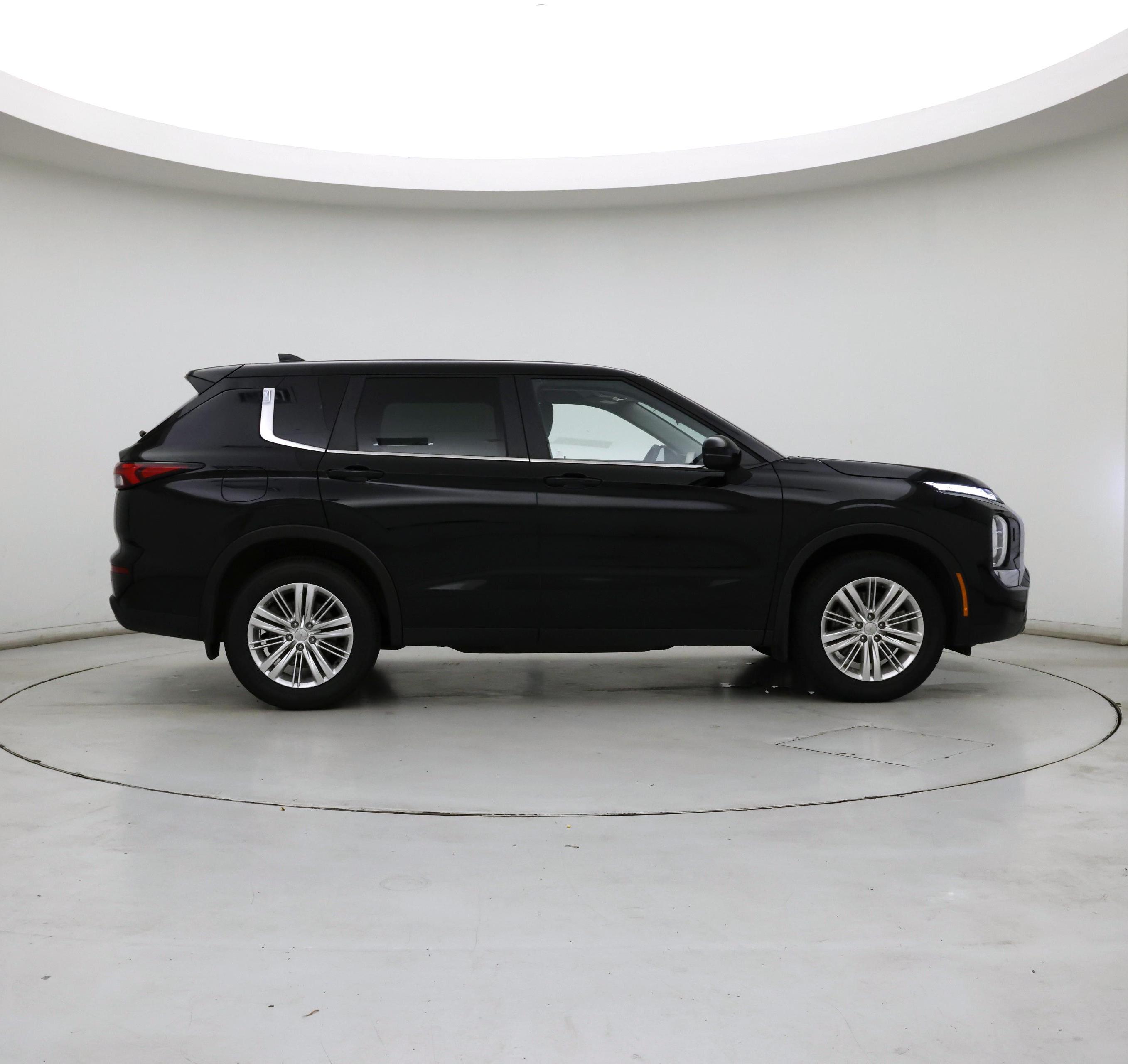 Thumbnail: 2022 Mitsubishi Outlander - 7