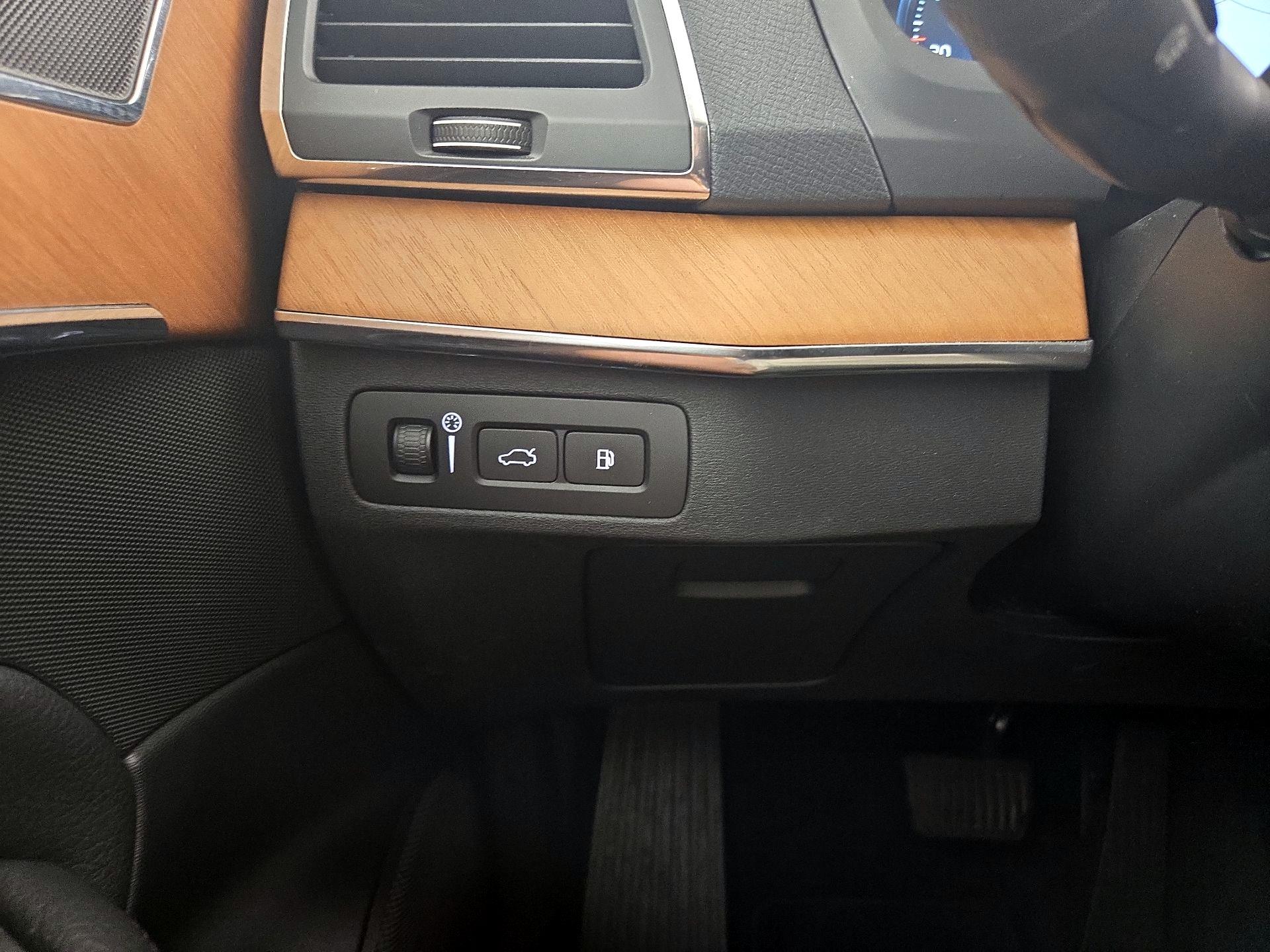 Thumbnail: 2021 Volvo XC90 - 13