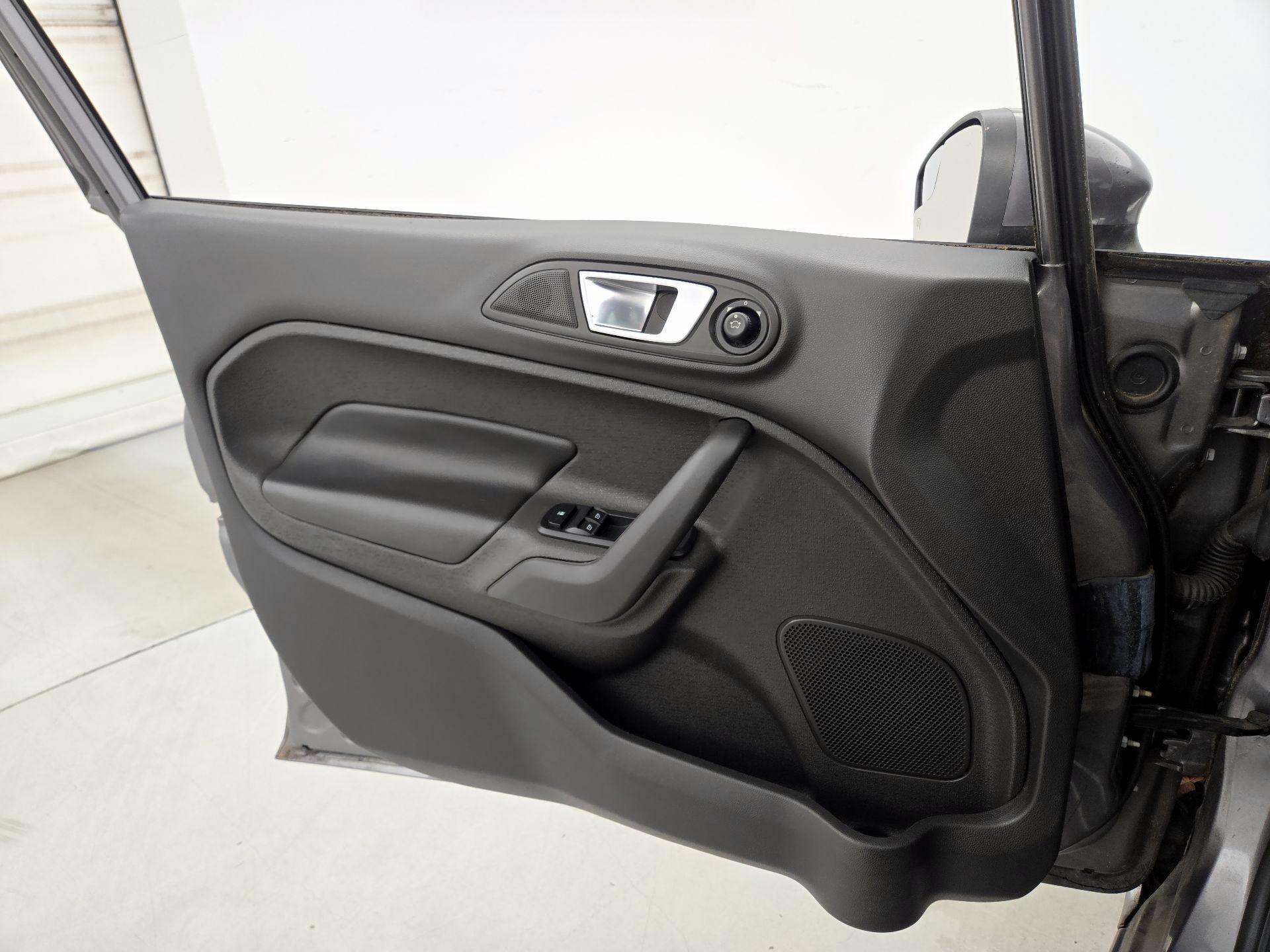 Thumbnail: 2014 Ford Fiesta - 12