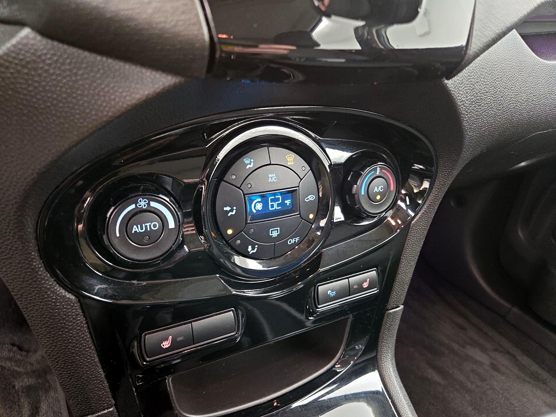 Thumbnail: 2014 Ford Fiesta - 16