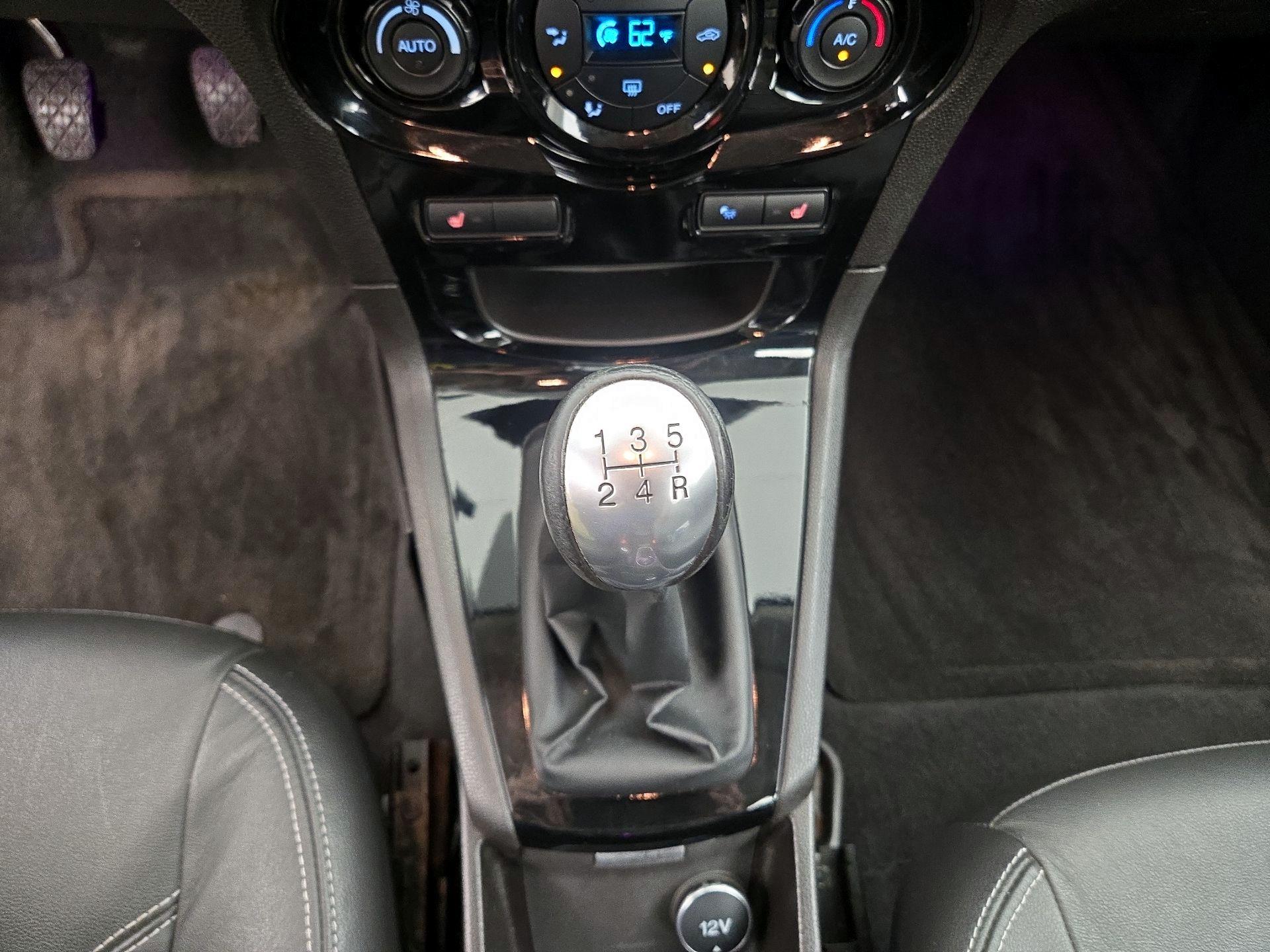 Thumbnail: 2014 Ford Fiesta - 17