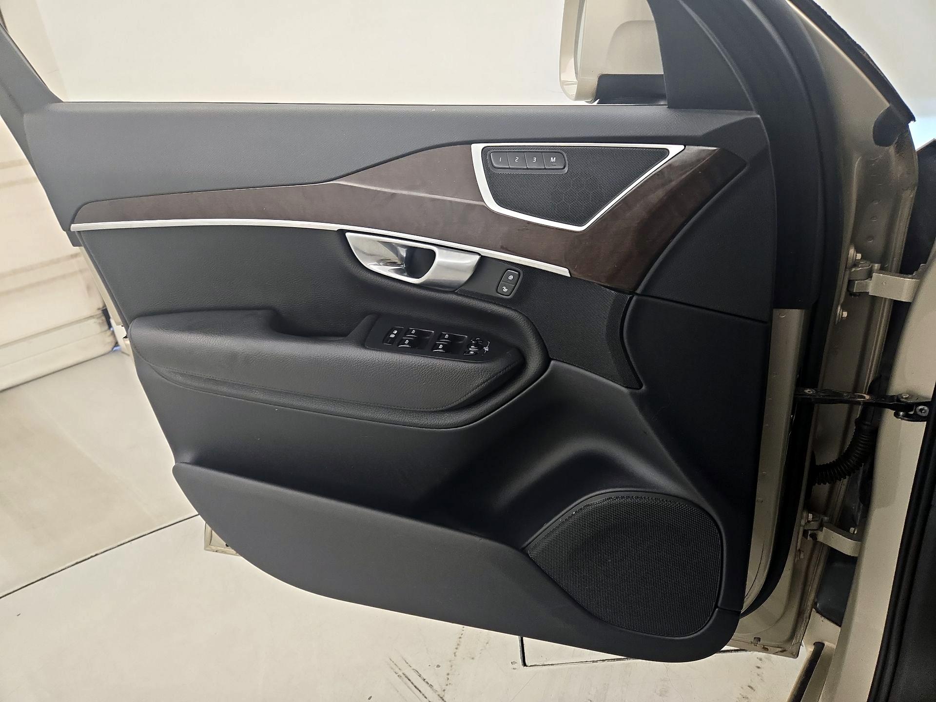 Thumbnail: 2017 Volvo XC90 - 12