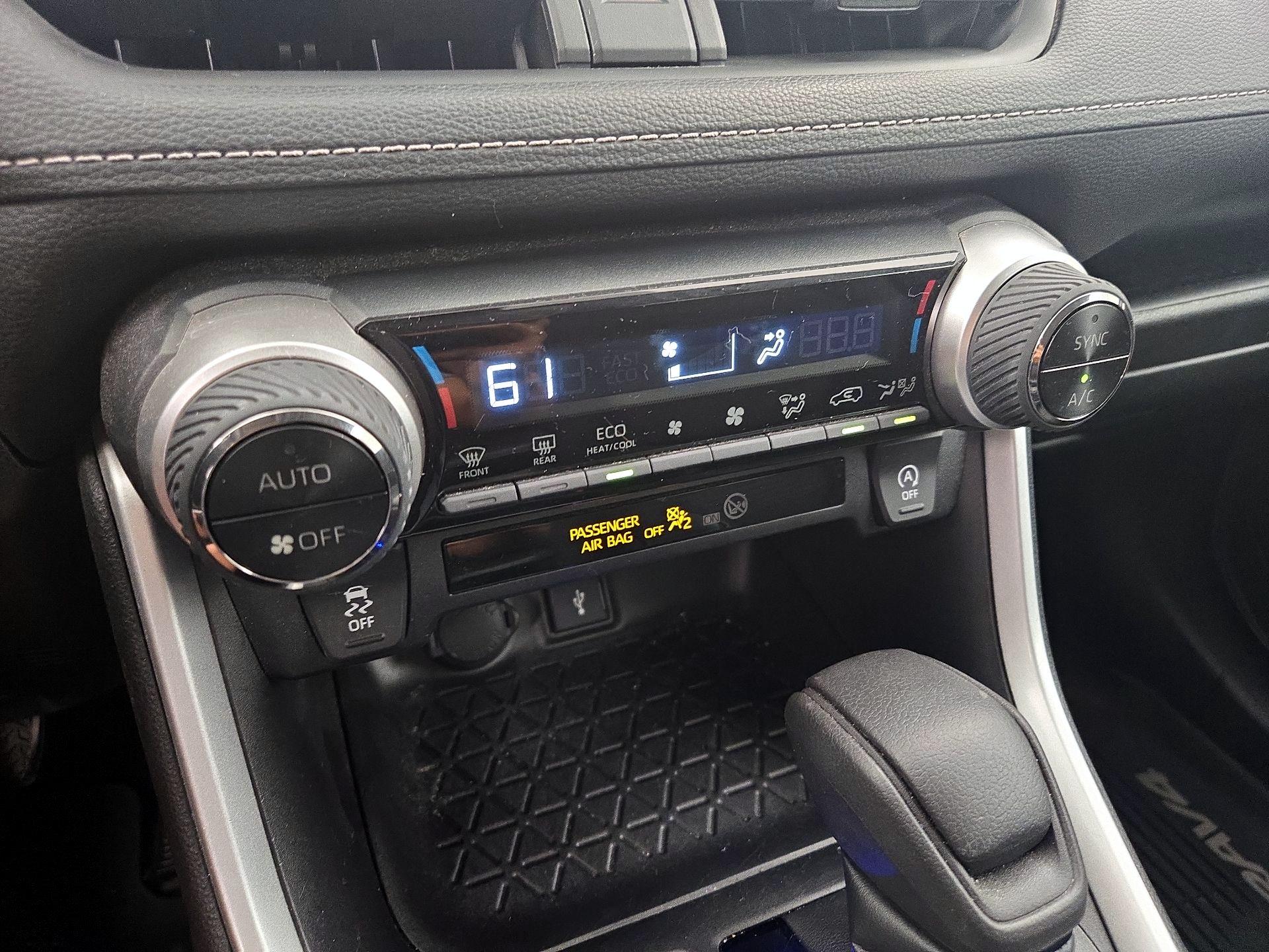Thumbnail: 2020 Toyota RAV4 - 16