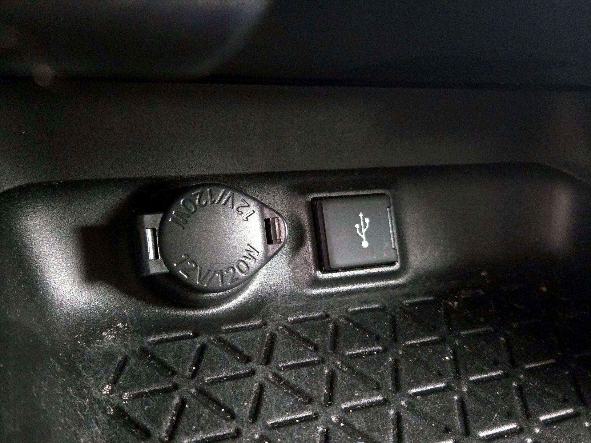 Thumbnail: 2020 Toyota RAV4 - 18